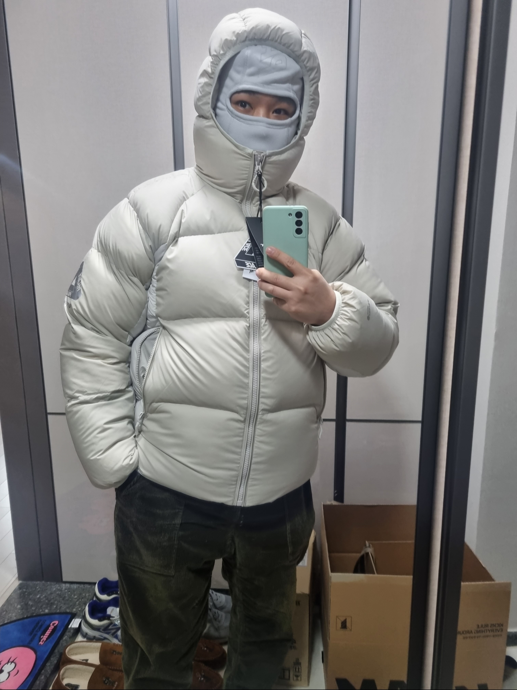 Palace Pertex Matte Balaclava Puffa Stone Arctica - 23FW, Supreme Pigment Canvas S Logo 6-Panel Black - 23SS 착용 스타일 - 2