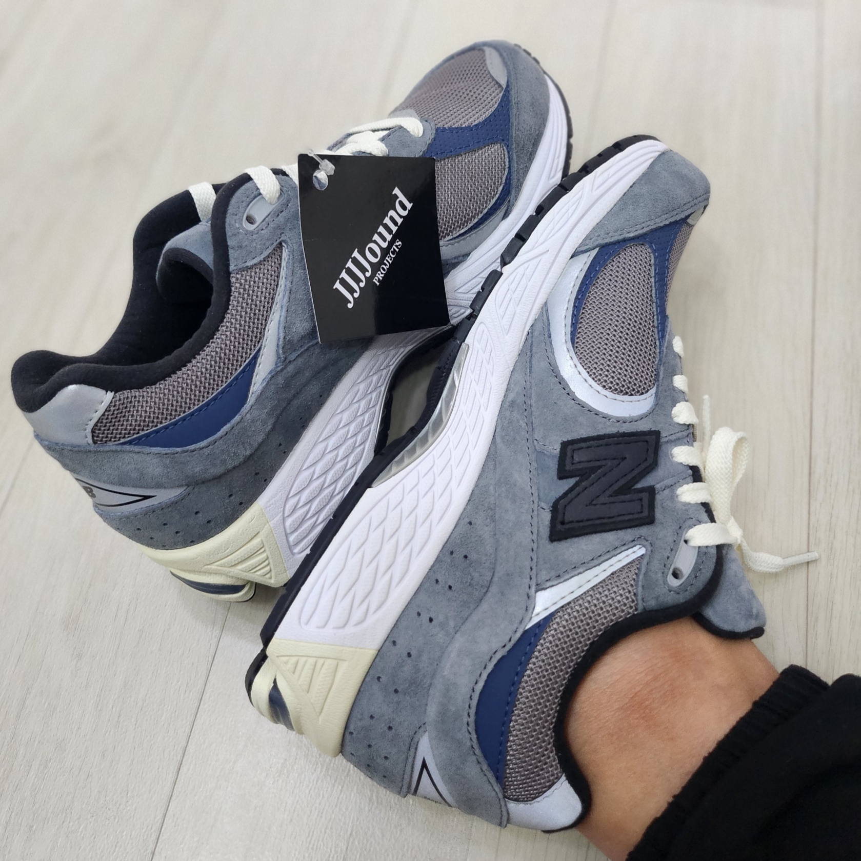 New Balance x JJJJound 2002R Storm Blue 착용 스타일 - 3