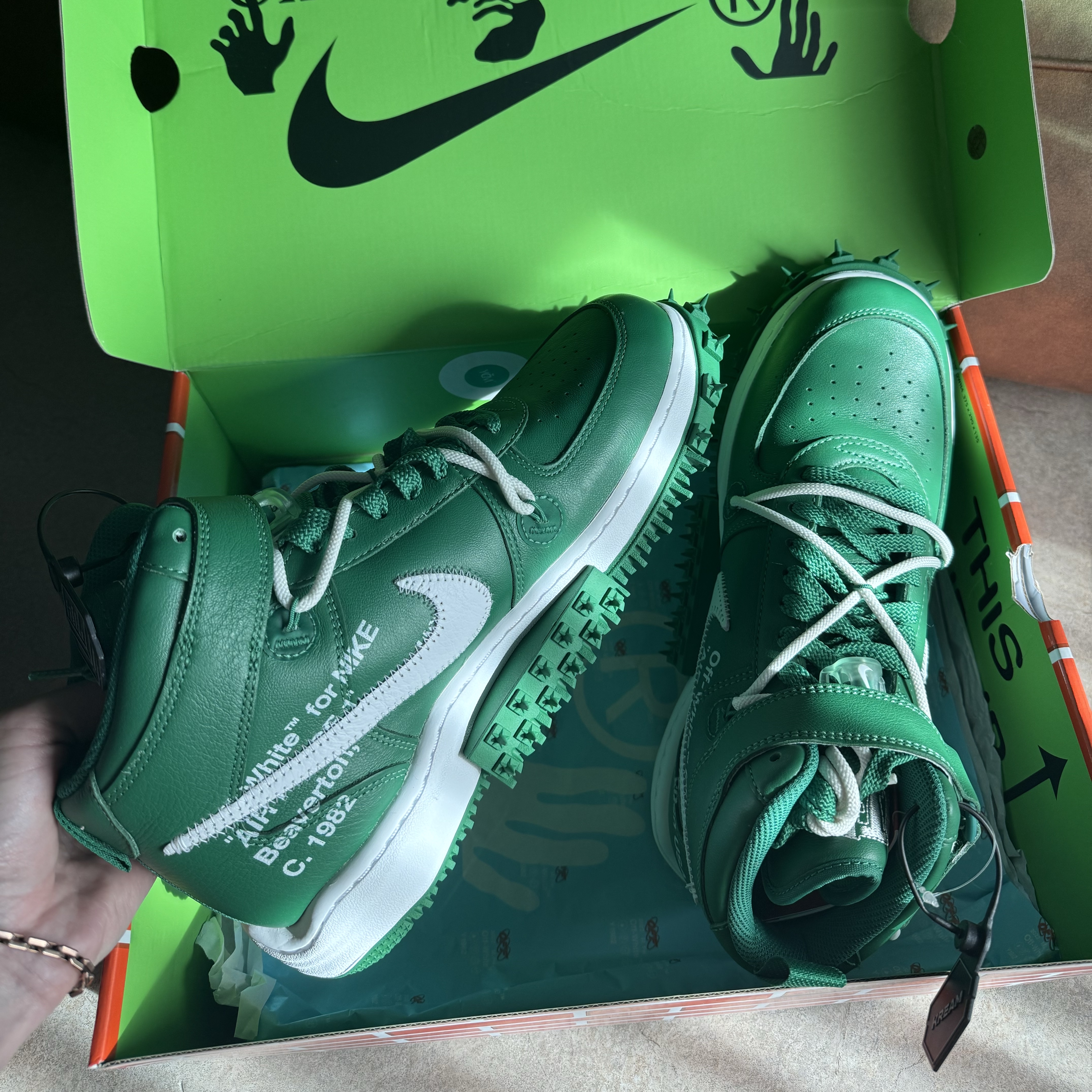 Nike x Off-White Air Force 1 Mid SP Leather Pine Green 착용 스타일