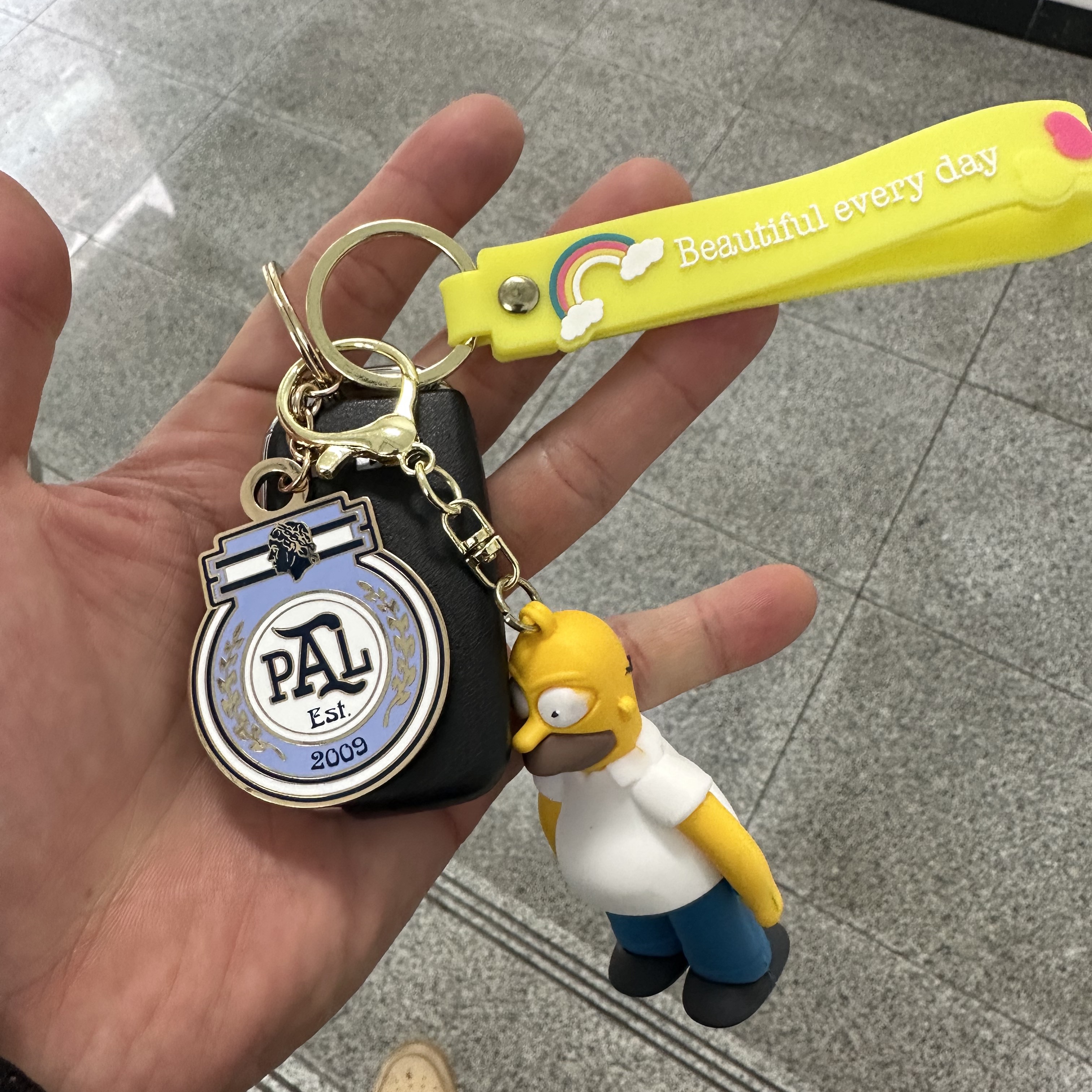 Palace Pro Keyring Multi - 23FW 착용 스타일 - 2