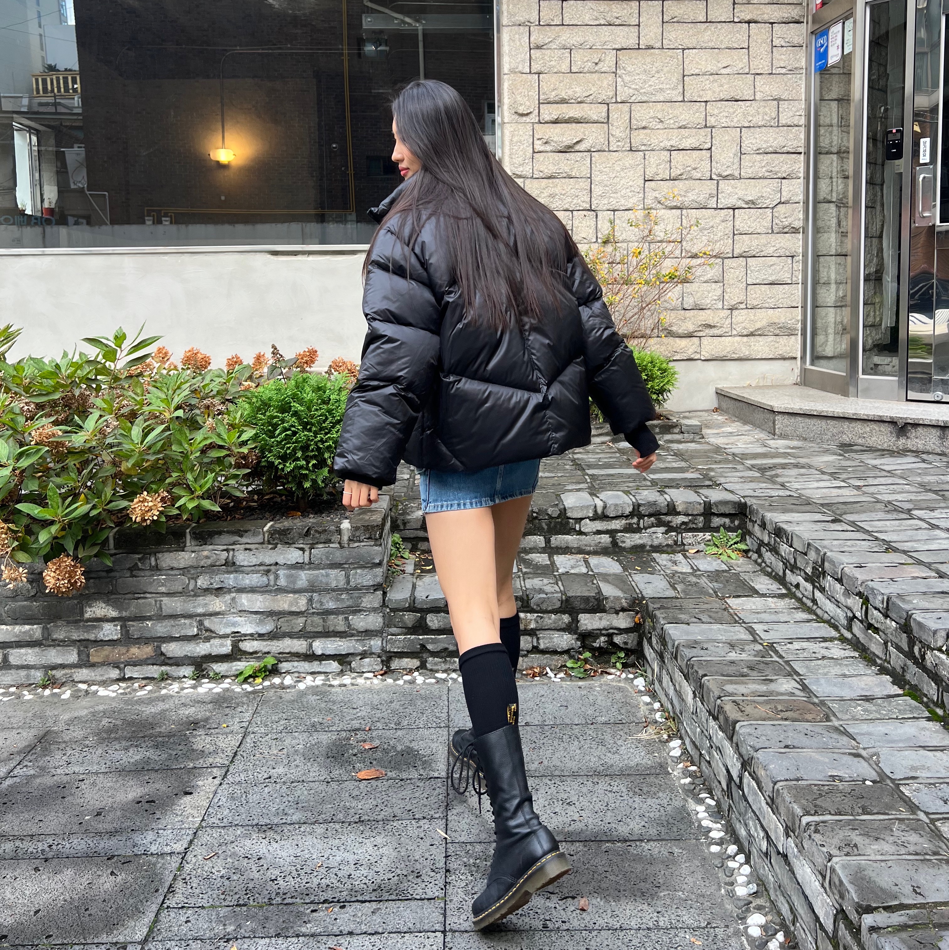 (W) Dr. Martens Audrick 20 Eye Leather Knee High Platform Boots Black, (W) Dr. Martens 1B99 Boots Black 착용 스타일 - 4