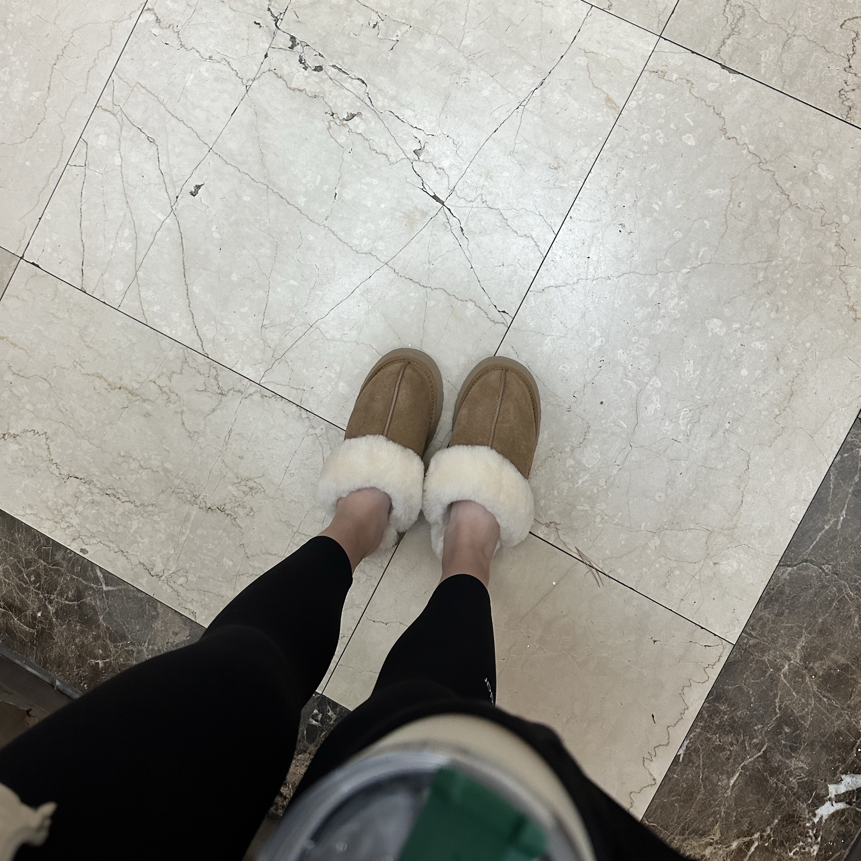 (W) UGG Disquette Slipper Chestnut 착용 스타일