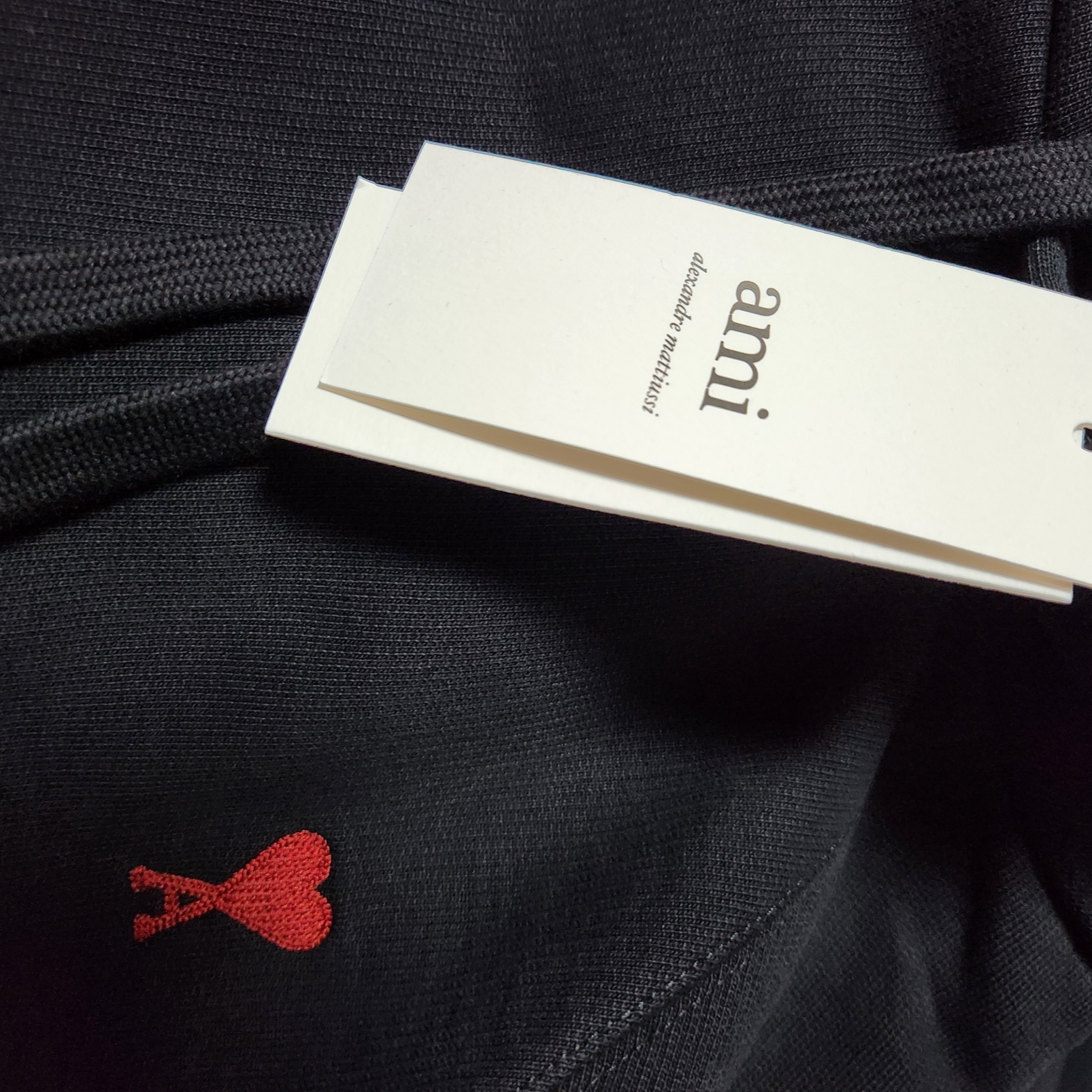 AMI de Coeur Hoodie Black 착용 스타일