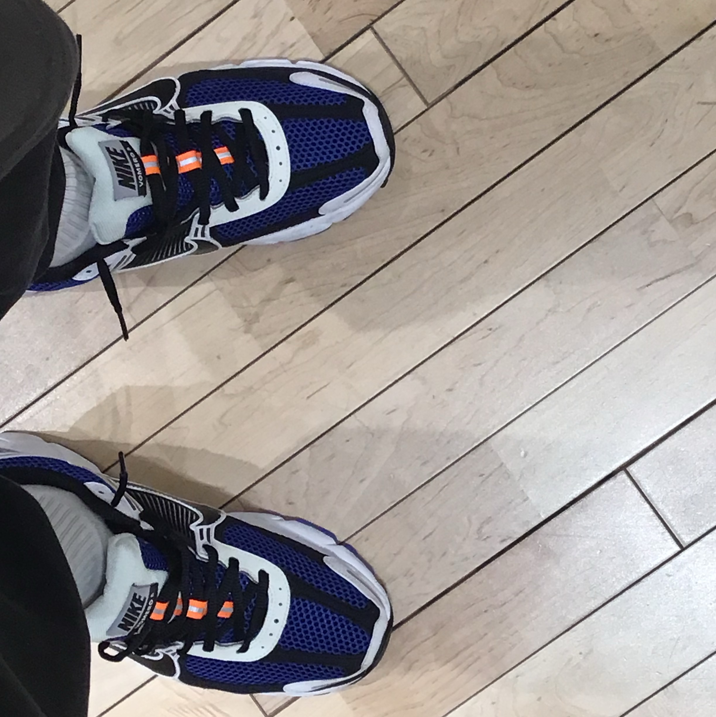Nike Zoom Vomero 5 White Racer Blue Black 착용 스타일