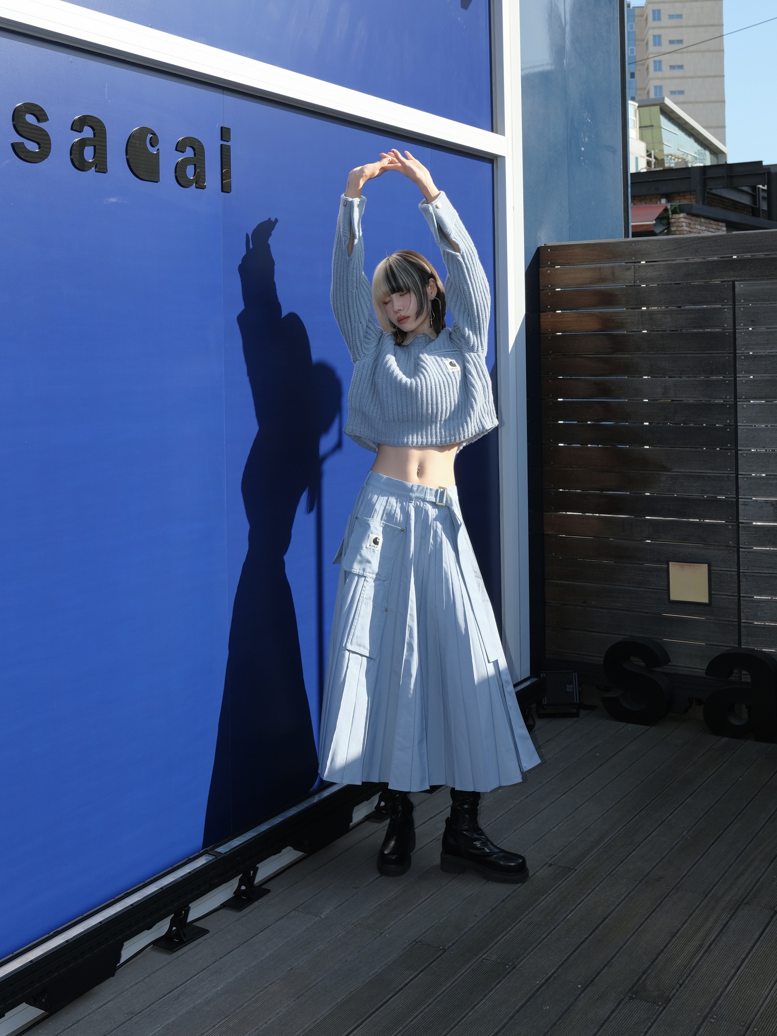 (W) Sacai x Carhartt WIP Pleated Skirt Light Blue, (W) Sacai x Carhartt WIP Knit Pullover Detroit Light Blue 착용 스타일 - 1