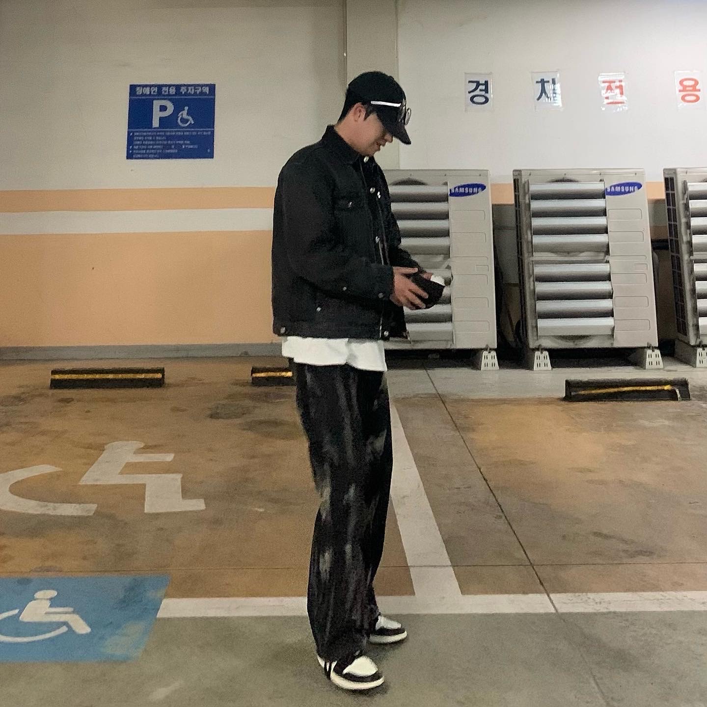 Jordan 1 Retro High OG Black Mocha 착용 스타일 - 1
