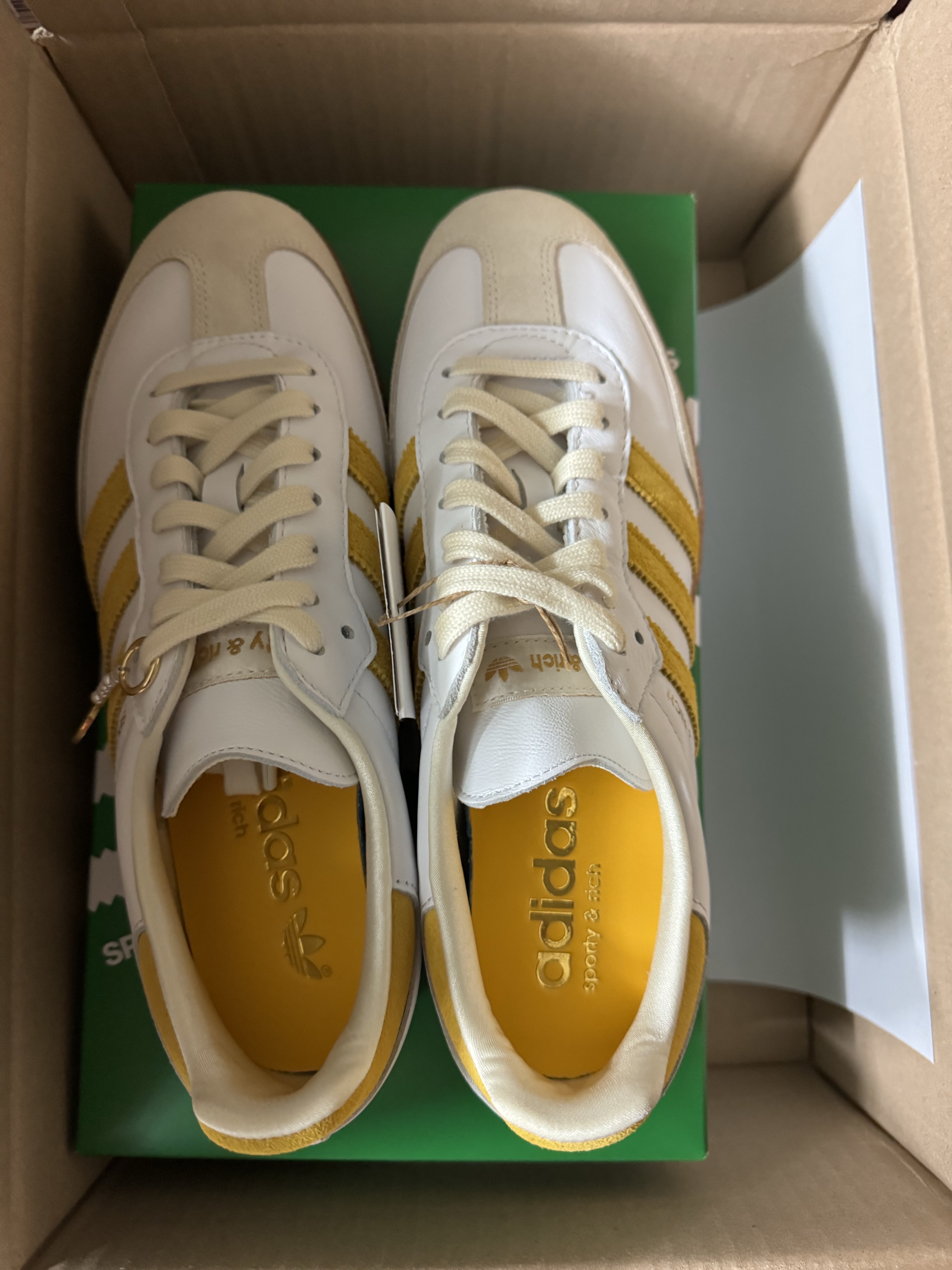 Adidas x Sporty & Rich Samba OG Cloud White Bold Gold 착용 스타일 - 2