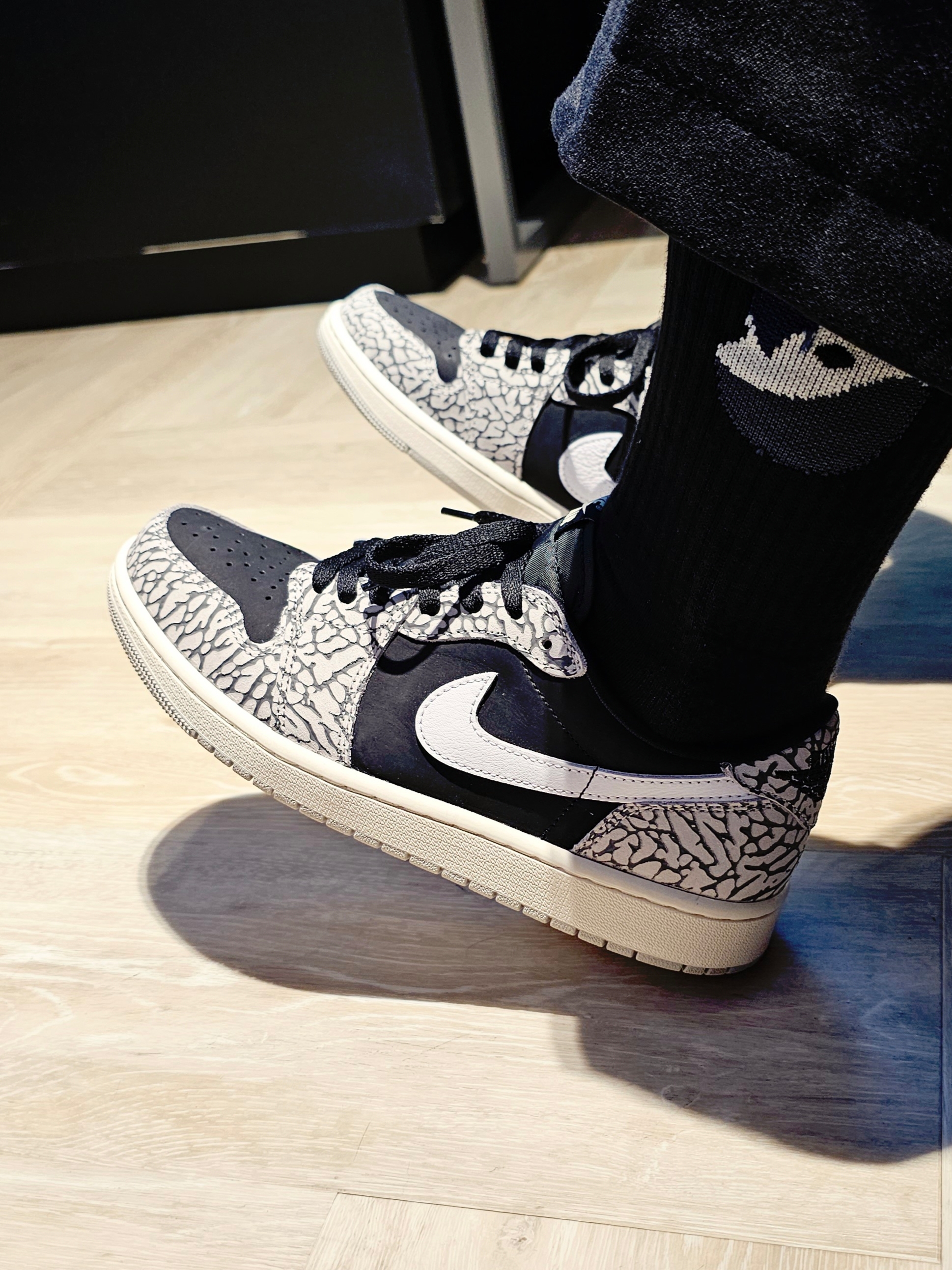 Jordan 1 Retro Low OG Black Cement 착용 스타일 - 5