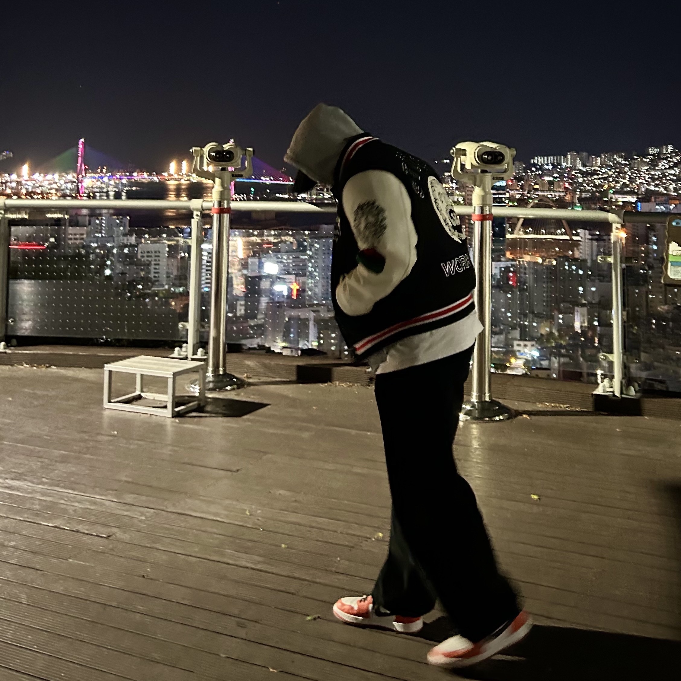 Stussy x Our Legacy x Denim Tears TTL Varsity Jacket Black, Stussy x Off-White 40 WT T-Shirt 착용 스타일 - 1