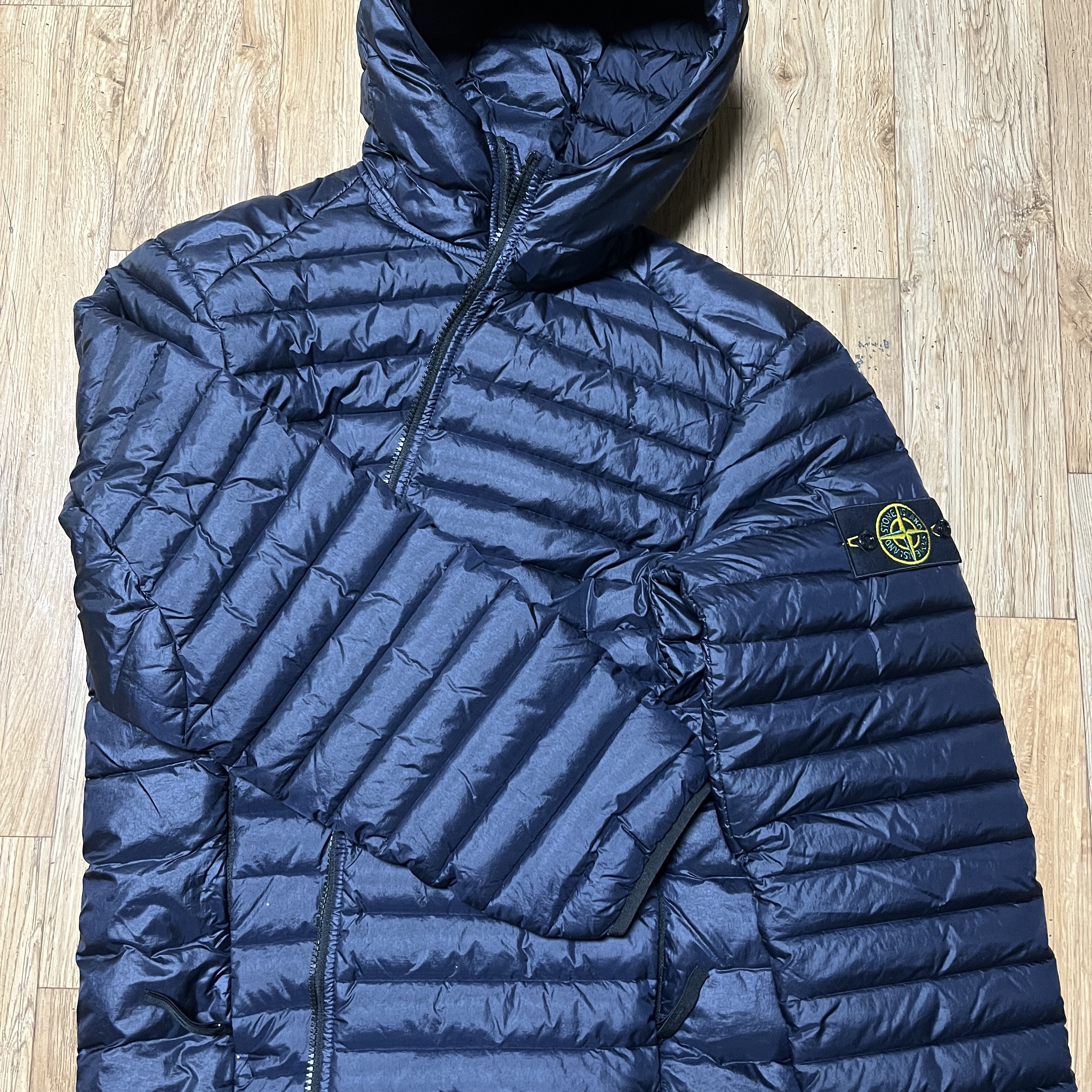 Stone Island 40324 Loom Woven Chambers R-Nylon Down-TC Packable Jacket Navy Blue - 22FW 착용 스타일 - 2