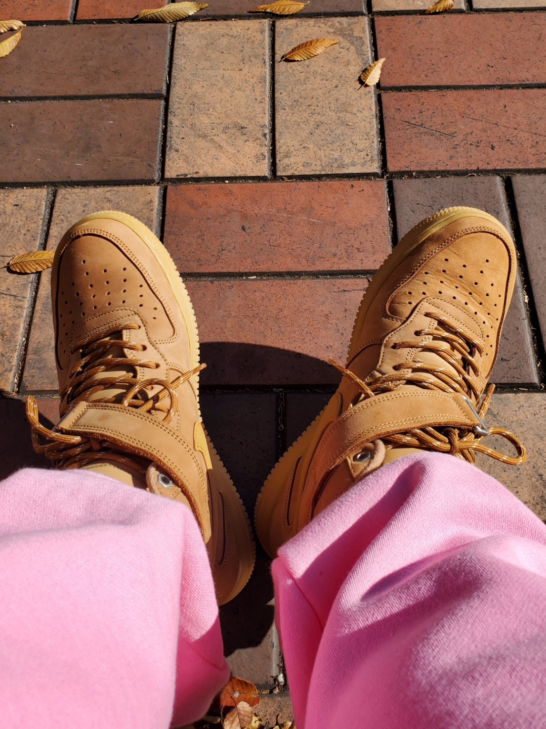 Nike Air Force 1 Mid '07 WB Flax 착용 스타일