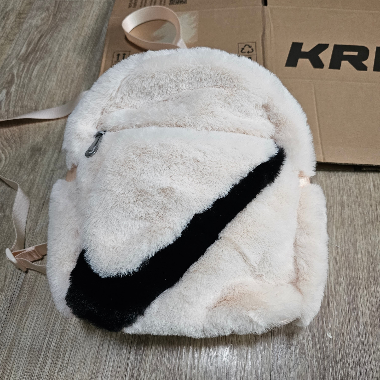 Nike NSW Futura 365 Faux Fur Mini Backpack Guava Ice Black 착용 스타일 - 2