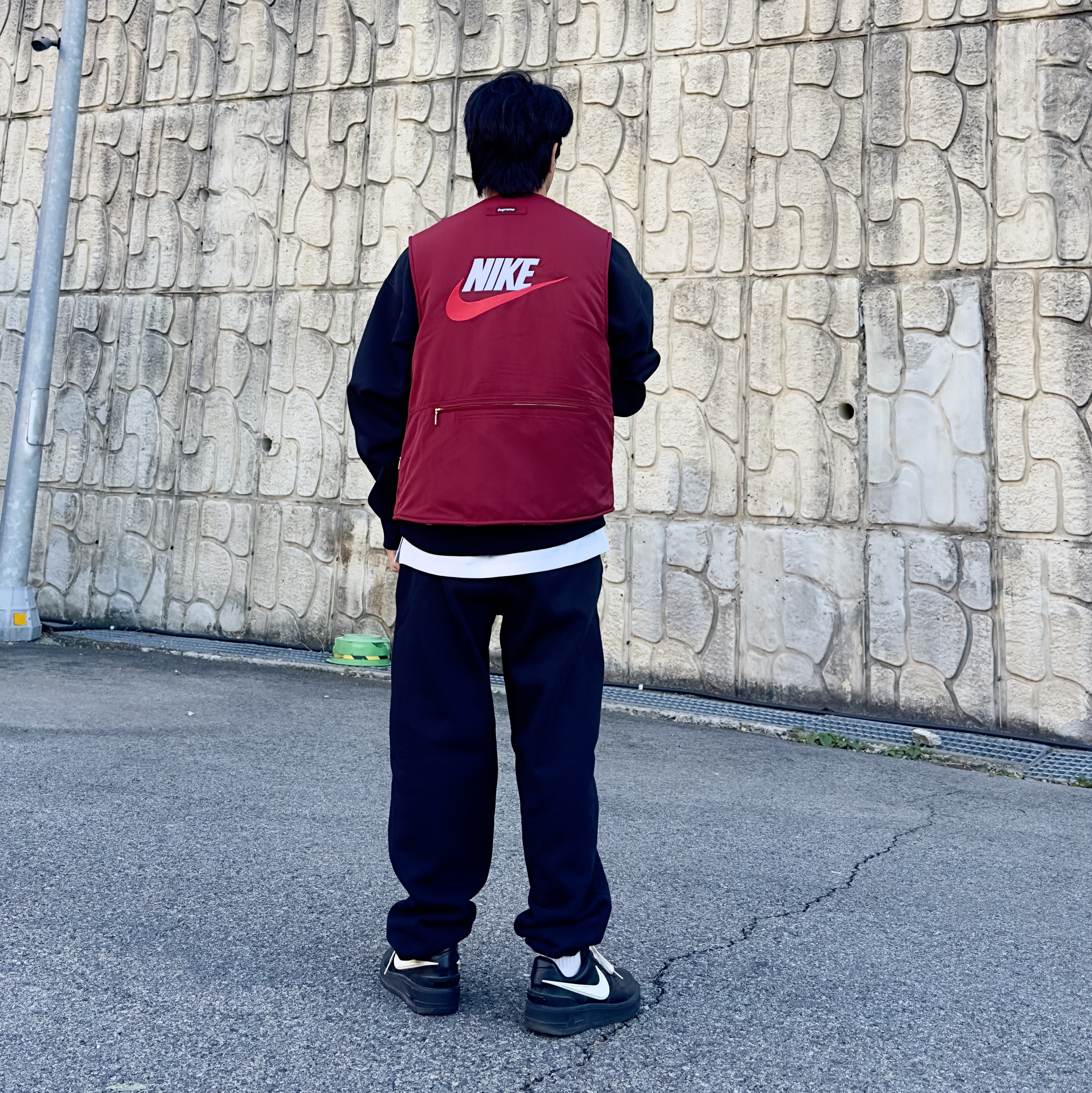 Nike x Stussy NRG Washed Fleece Crewneck Black (DO5310-010), Nike x Stussy NRG Washed Fleece Pants Black (DO5296-010) 착용 스타일 - 3
