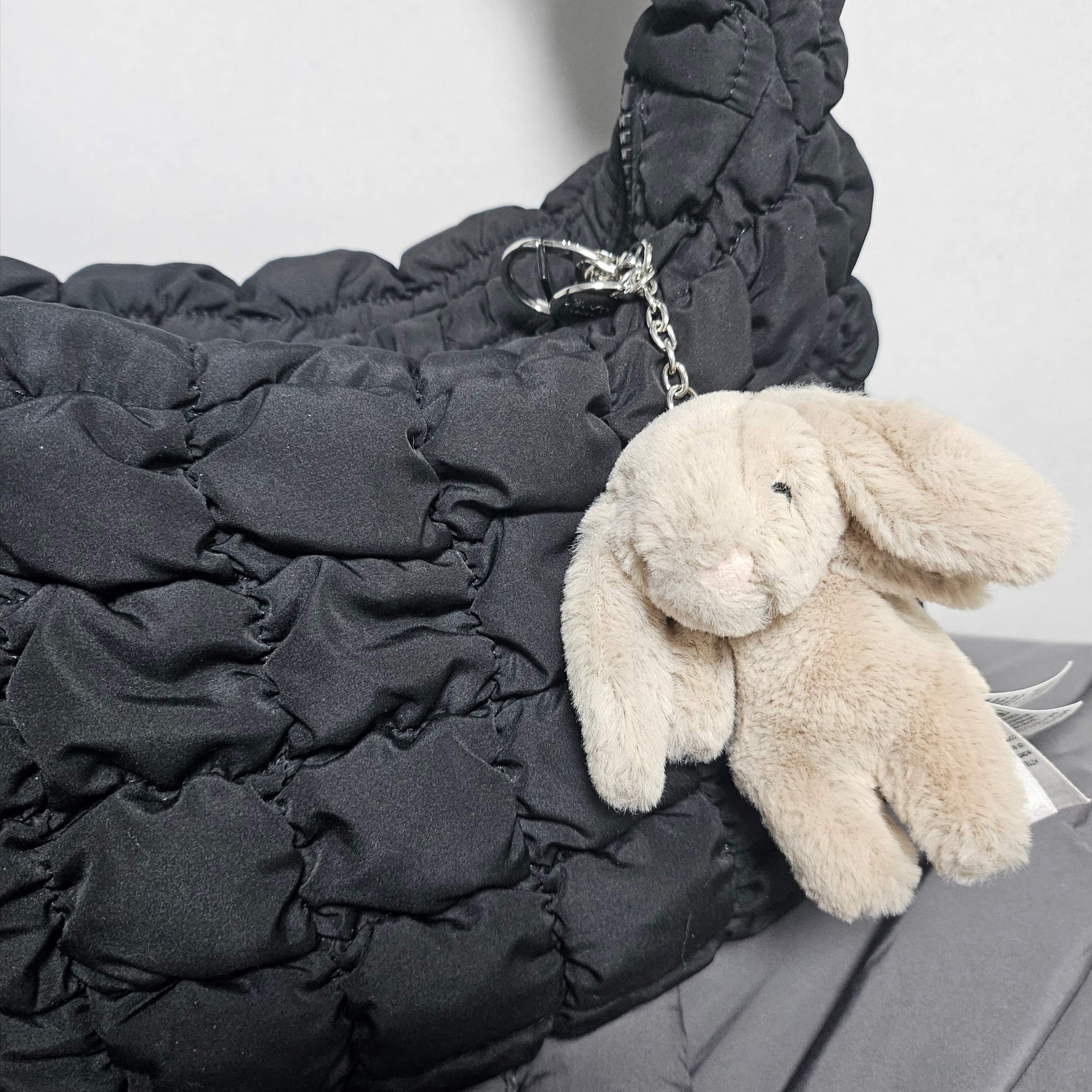 COS Quilted Mini Bag Black 착용 스타일