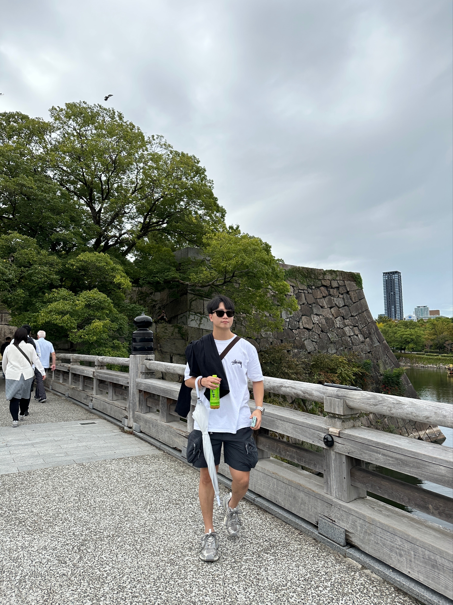 (W) Balenciaga 3XL Sneakers Light Beige, Nike ACG Snowgrass Cargo Shorts Black - Asia 착용 스타일