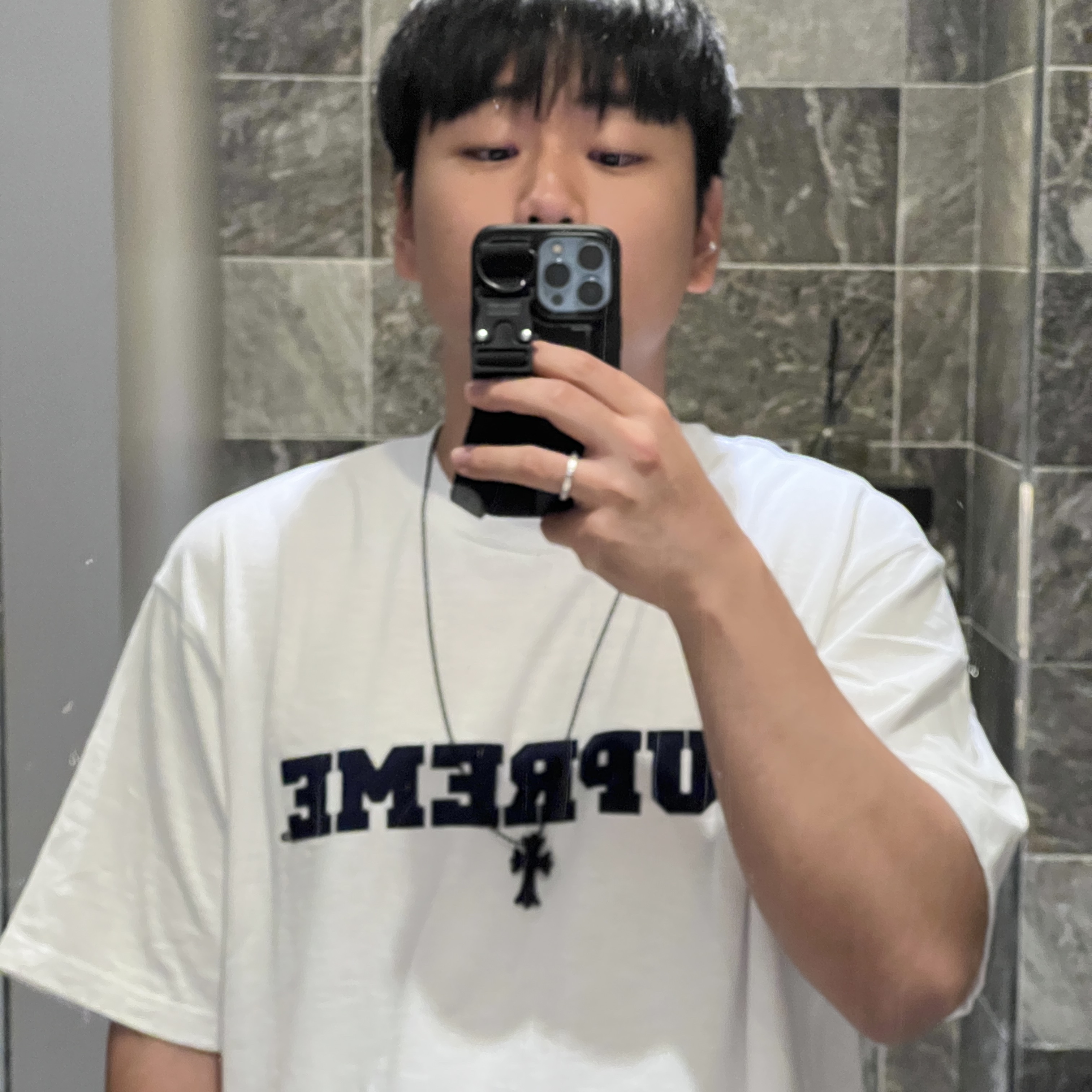 Supreme Collegiate S/S Top White - 23FW 착용 스타일 - 1