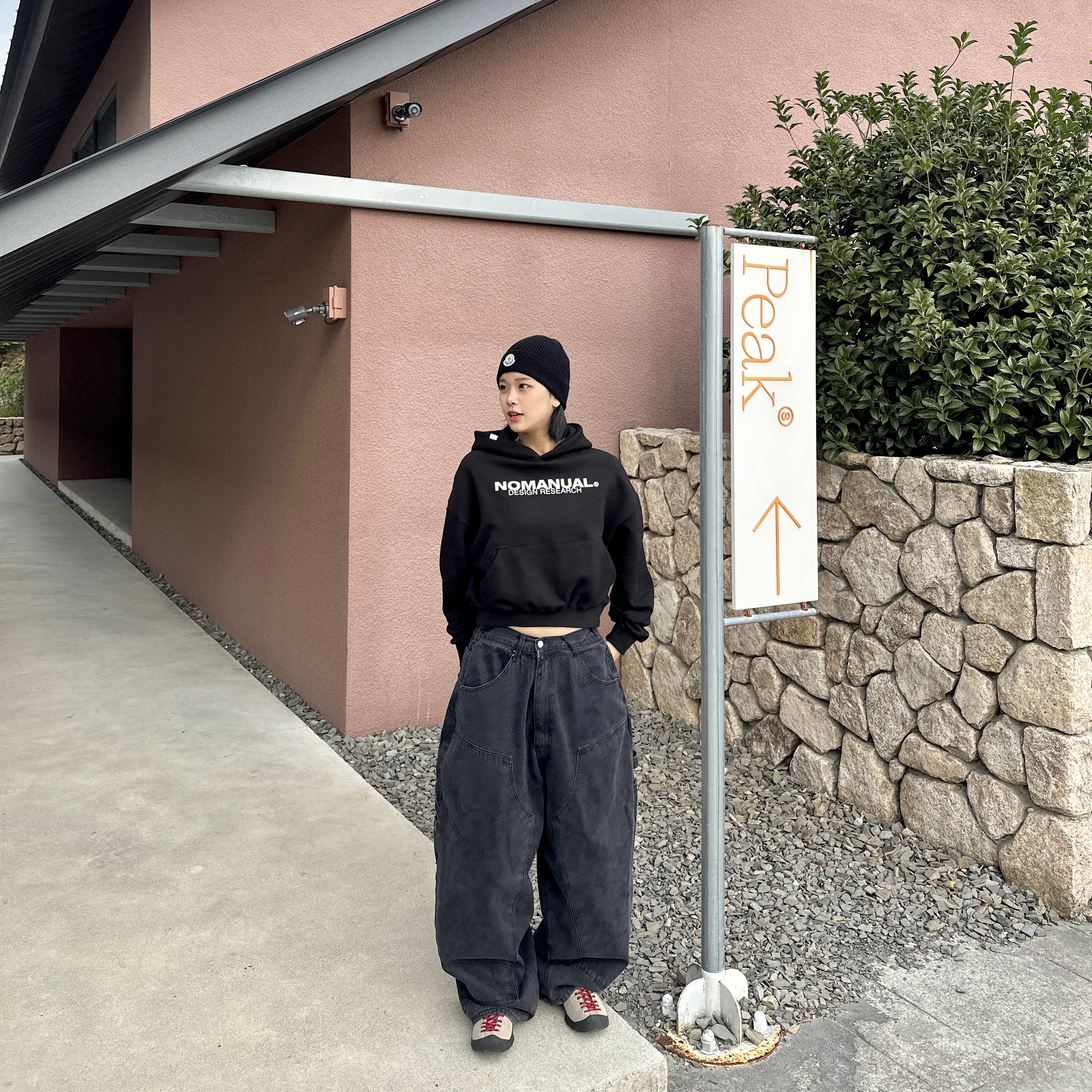 Moncler Wool Beanie Black - 23FW, Keen Jasper Suede Sneakers Silver Mink 착용 스타일 - 1