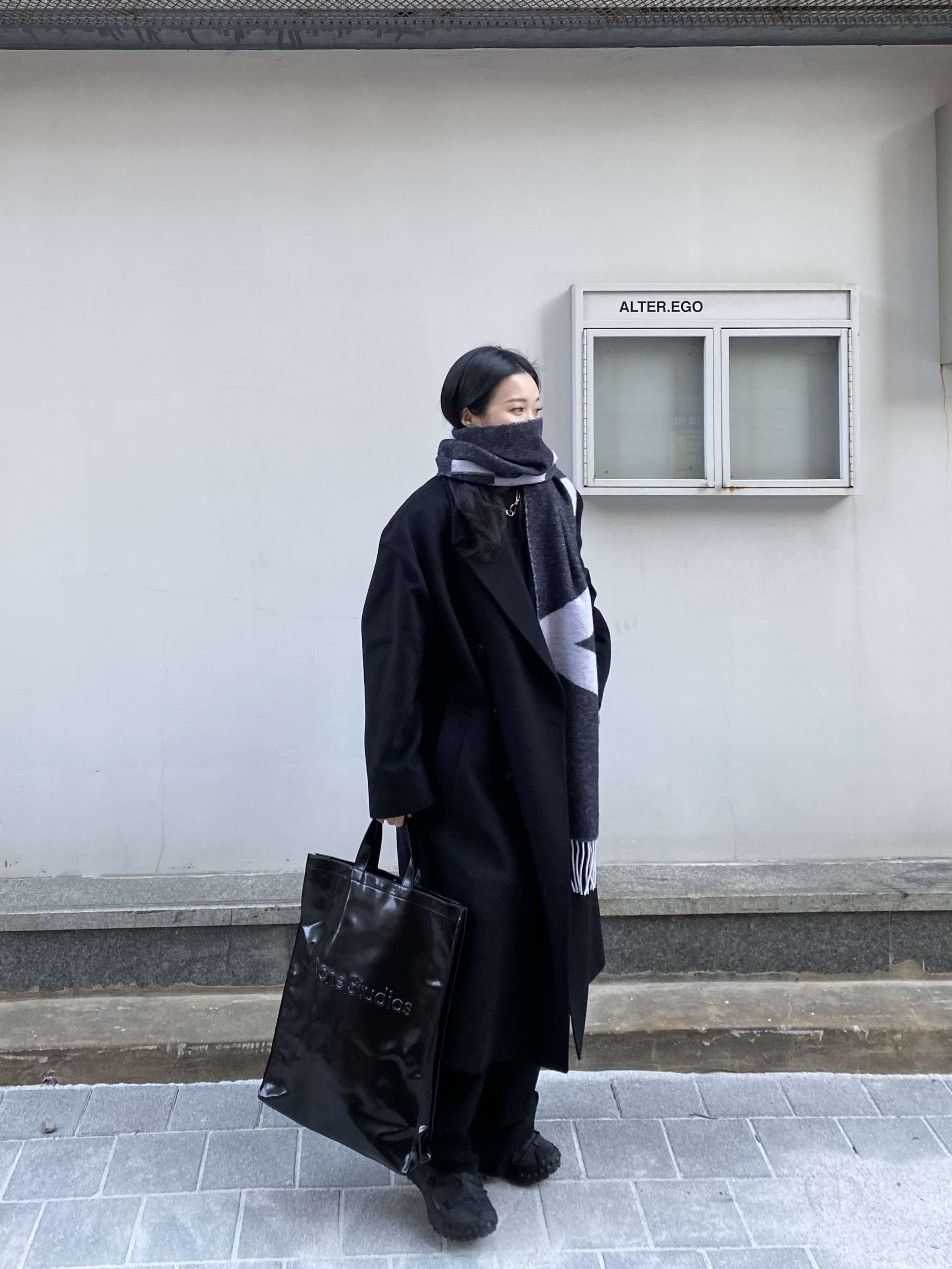 A.P.C. Malo Muffler Black, Nike ACG Mountain Fly Low Black 착용 스타일 - 1