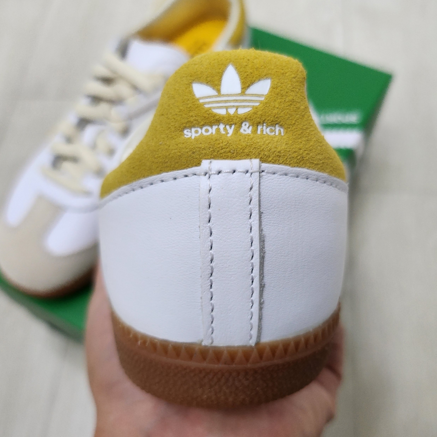 Adidas x Sporty & Rich Samba OG Cloud White Bold Gold 착용 스타일 - 4