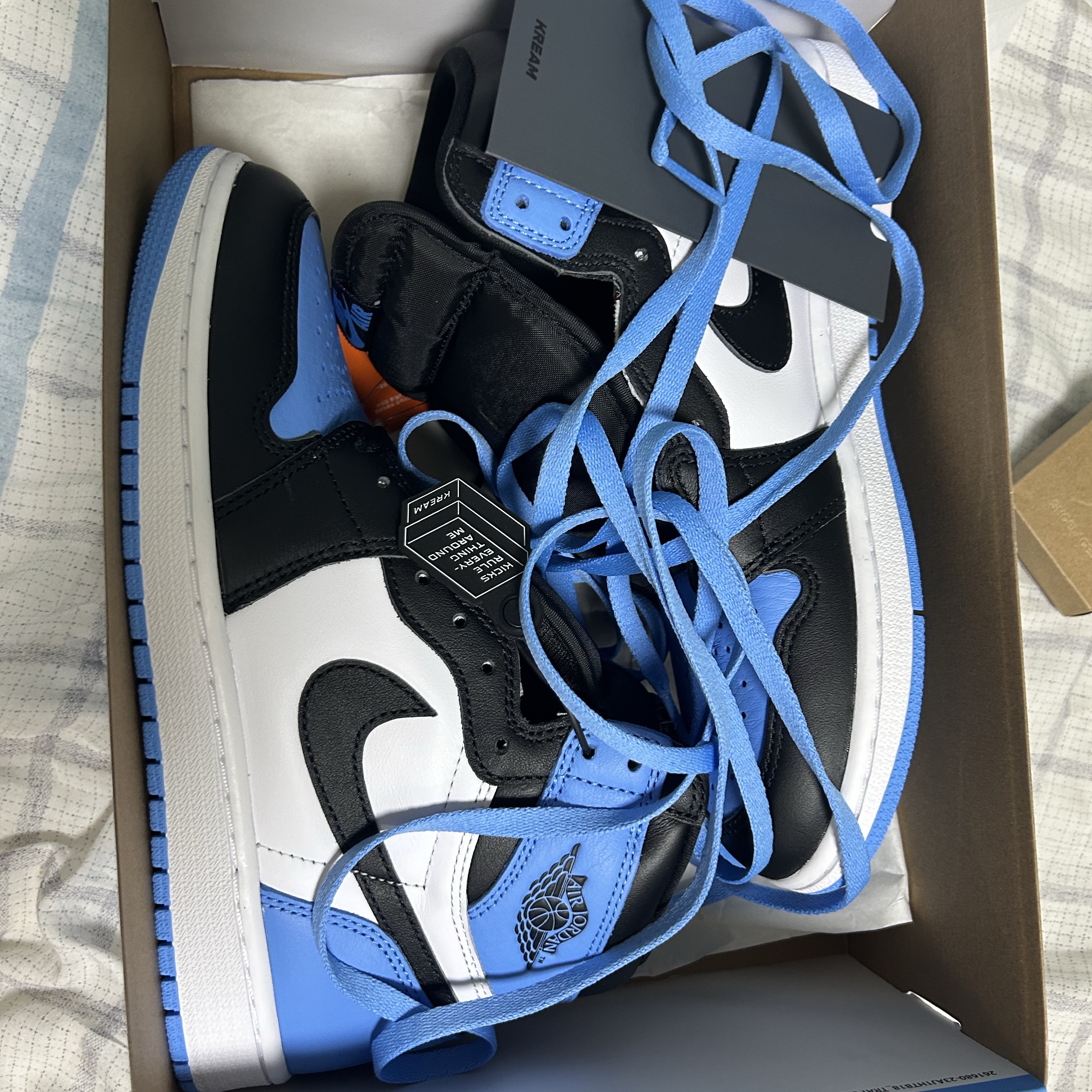 Jordan 1 Retro High OG University Blue 착용 스타일