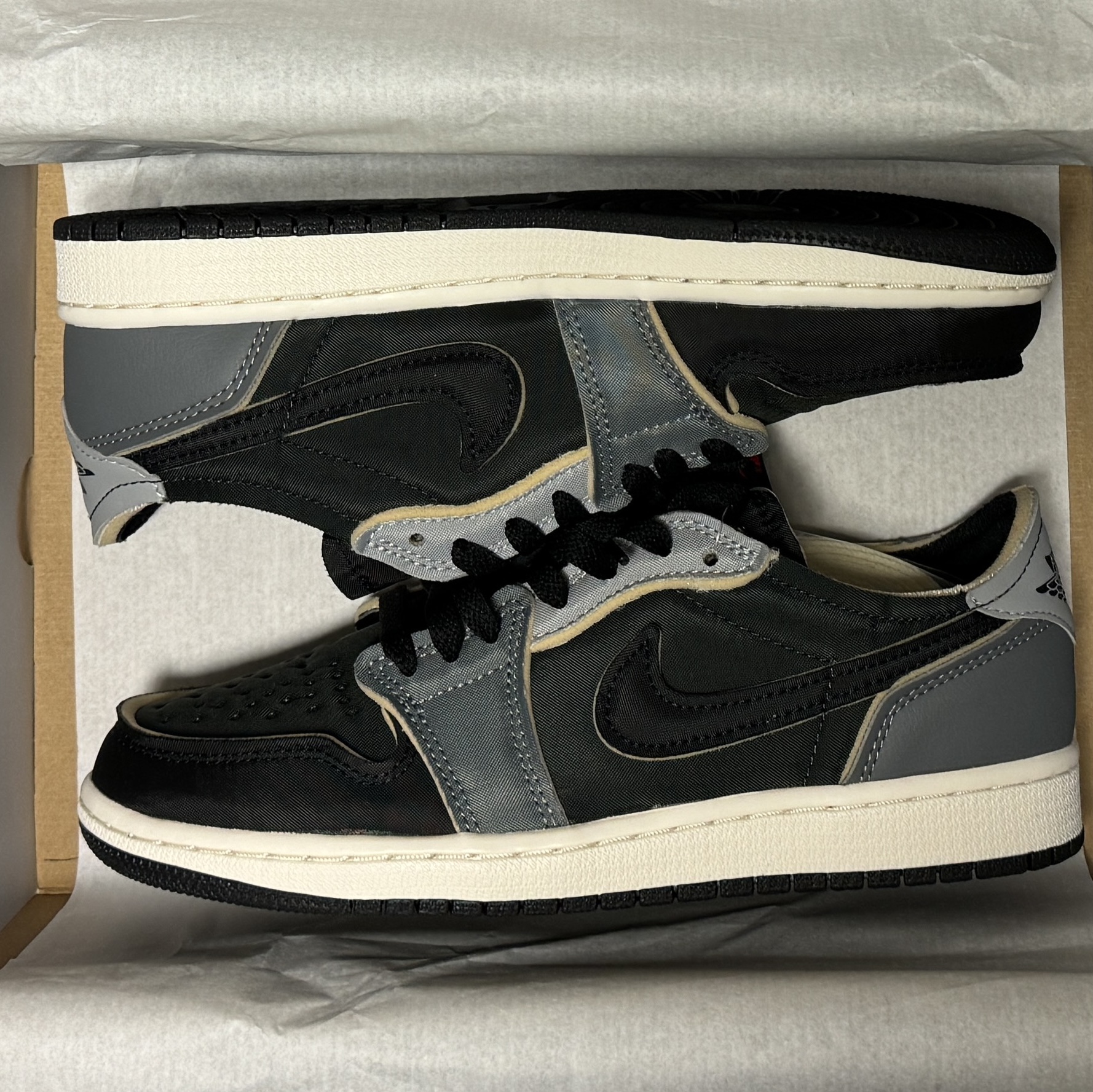 Jordan 1 Retro Low OG EX Black and Smoke Grey 착용 스타일