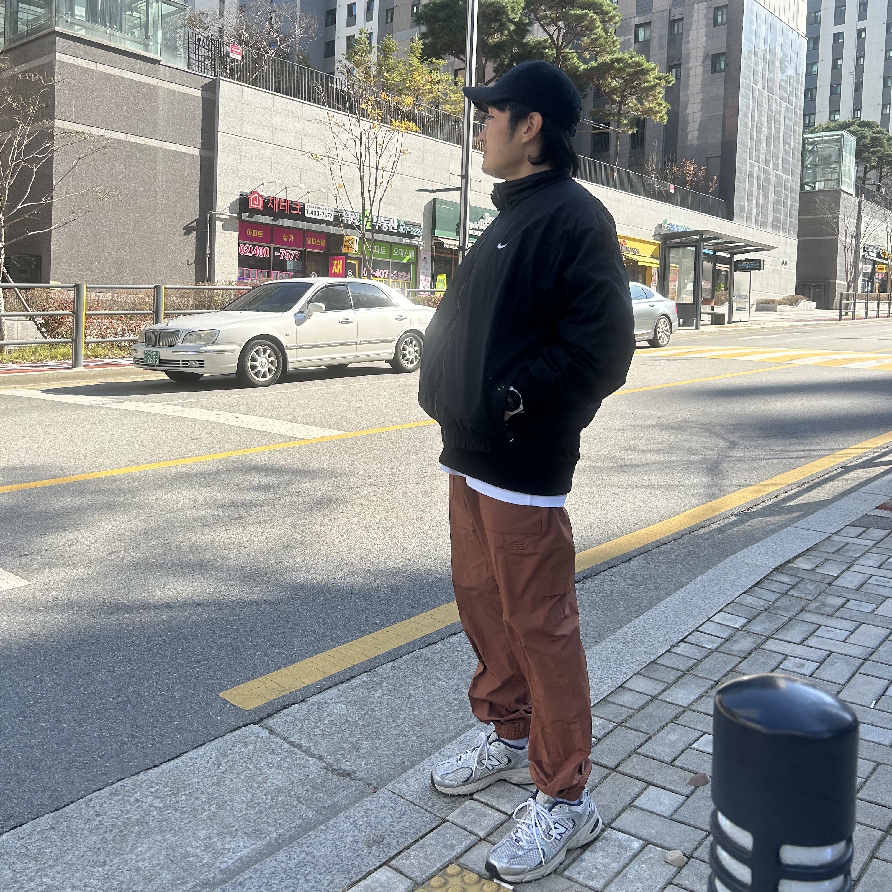 New Balance 530 Steel Grey, Nike NRG Solo Swoosh Woven Track Jacket Black - Asia 착용 스타일