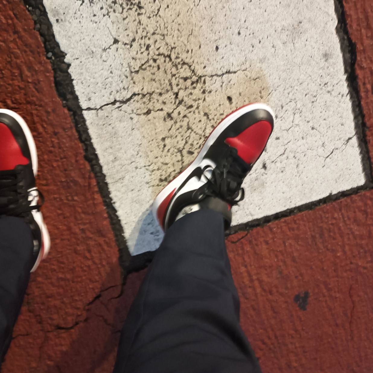 Jordan 1 Low White Varsity Red 착용 스타일 - 2