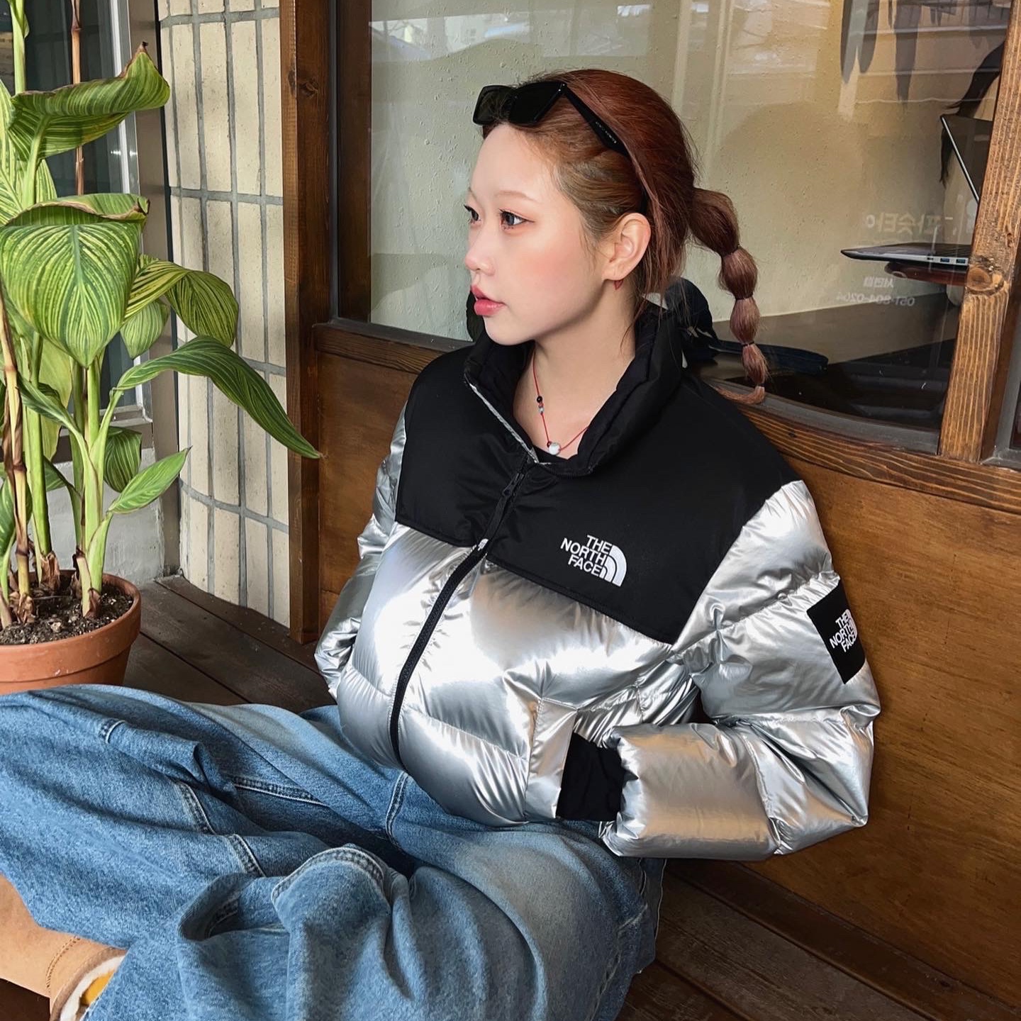(W) The North Face White Label Novelty Nuptse Down Jacket Silver 착용 스타일 - 2