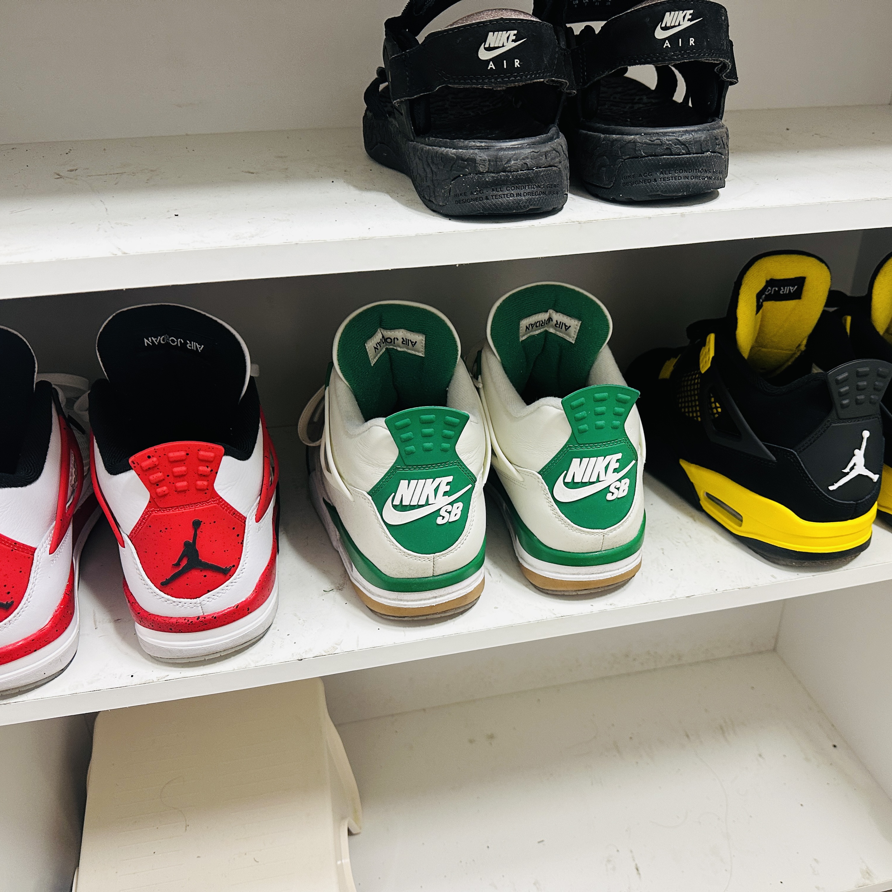 Jordan 4 Retro Thunder 2023, Jordan 4 x Nike SB Retro SP Pine Green 착용 스타일 - 2