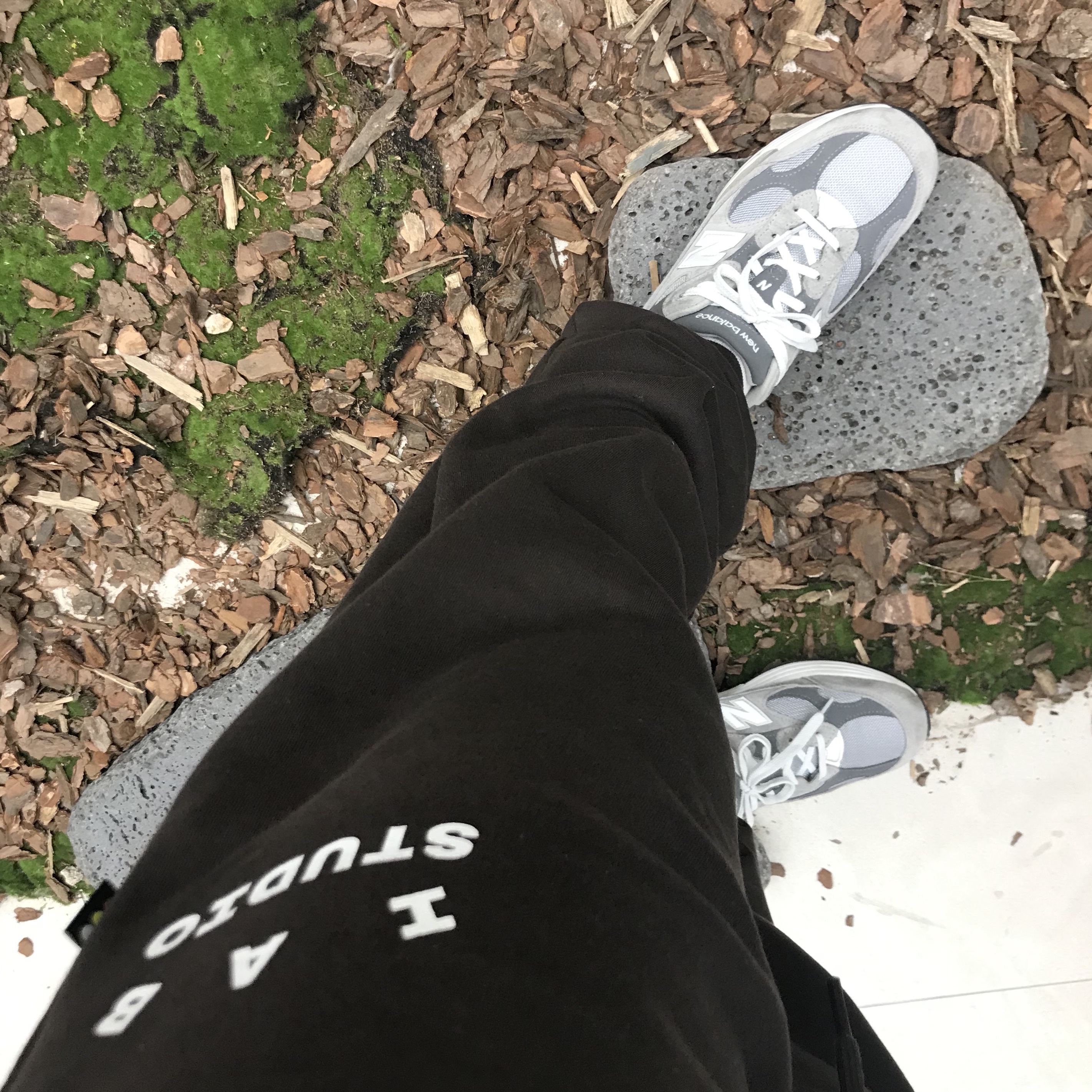 IAB Studio Sweatpants Brown, New Balance 992 Made in USA Grey - D Standard 착용 스타일