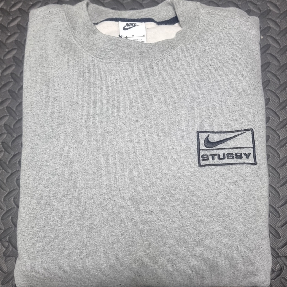 Nike x Stussy NRG Fleece Crewneck Dark Grey Heather (DO9337-063) 착용 스타일