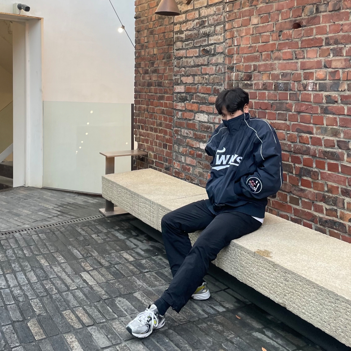 BDNS x LG TWINS Dugout Jacket Navy, New Balance 530 Silver 착용 스타일