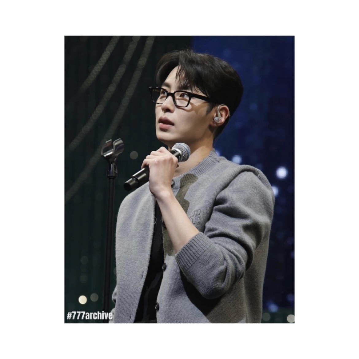 (W) Miu Miu Wool and Nylon Knit Cardigan Grey 착용 스타일 - 2