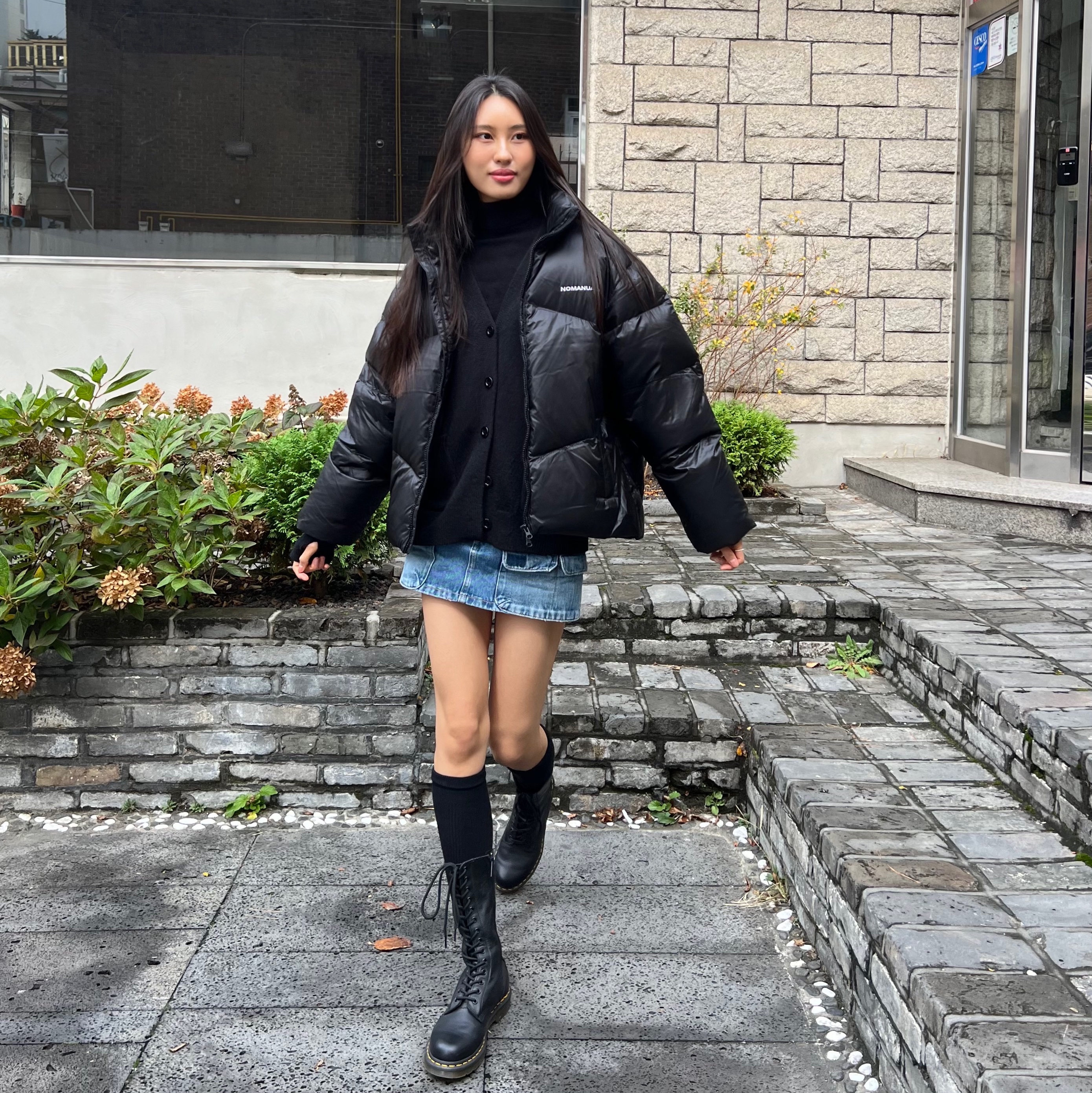 (W) Dr. Martens Audrick 20 Eye Leather Knee High Platform Boots Black, (W) Dr. Martens 1B99 Boots Black 착용 스타일 - 2