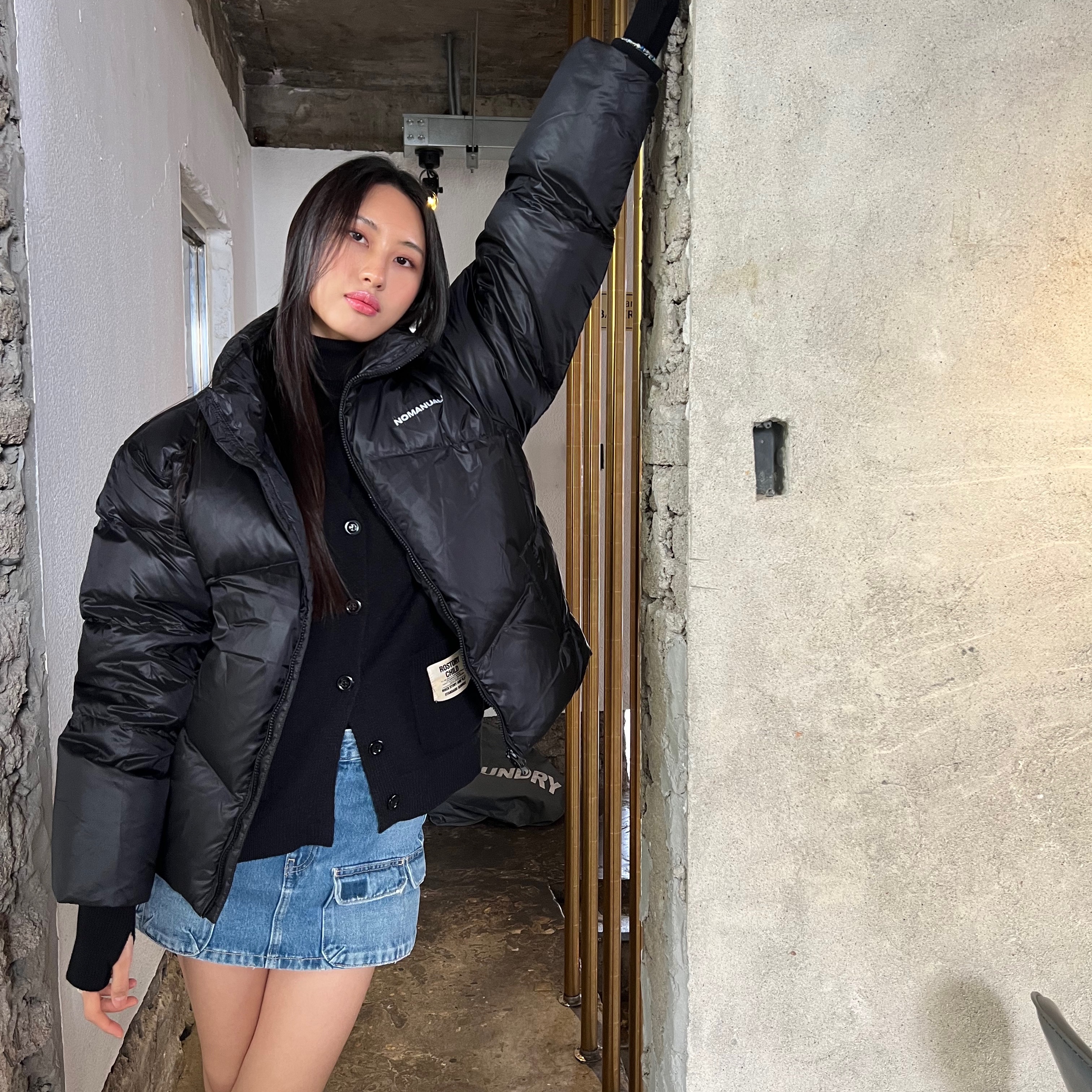 (W) Dr. Martens Audrick 20 Eye Leather Knee High Platform Boots Black, (W) Dr. Martens 1B99 Boots Black 착용 스타일 - 3