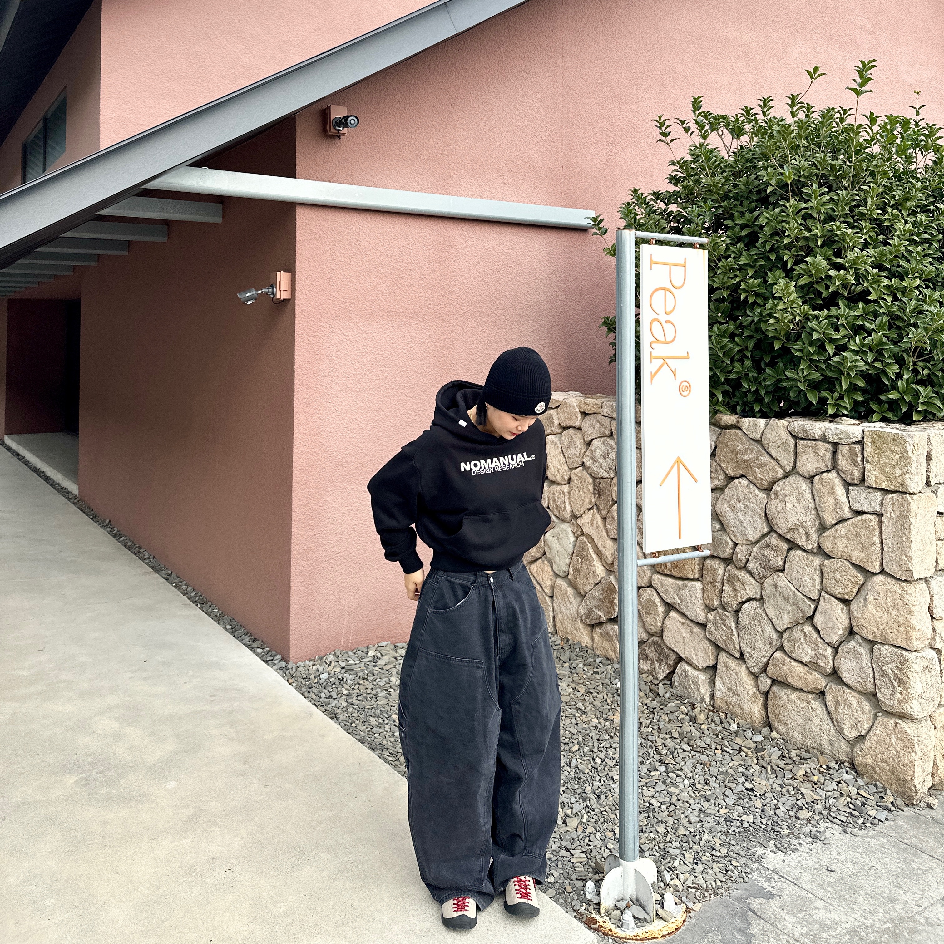 Moncler Wool Beanie Black - 23FW, Keen Jasper Suede Sneakers Silver Mink 착용 스타일 - 3
