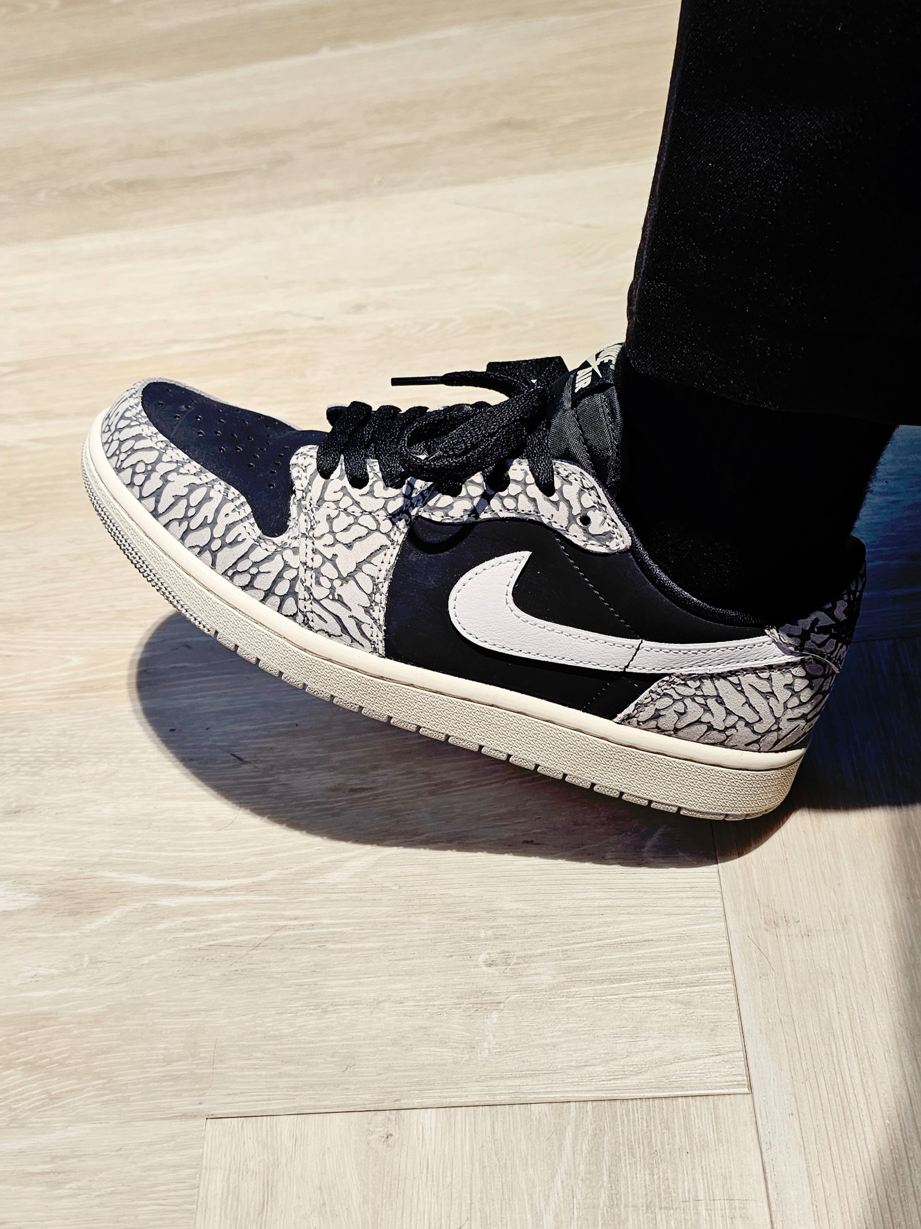 Jordan 1 Retro Low OG Black Cement 착용 스타일 - 2