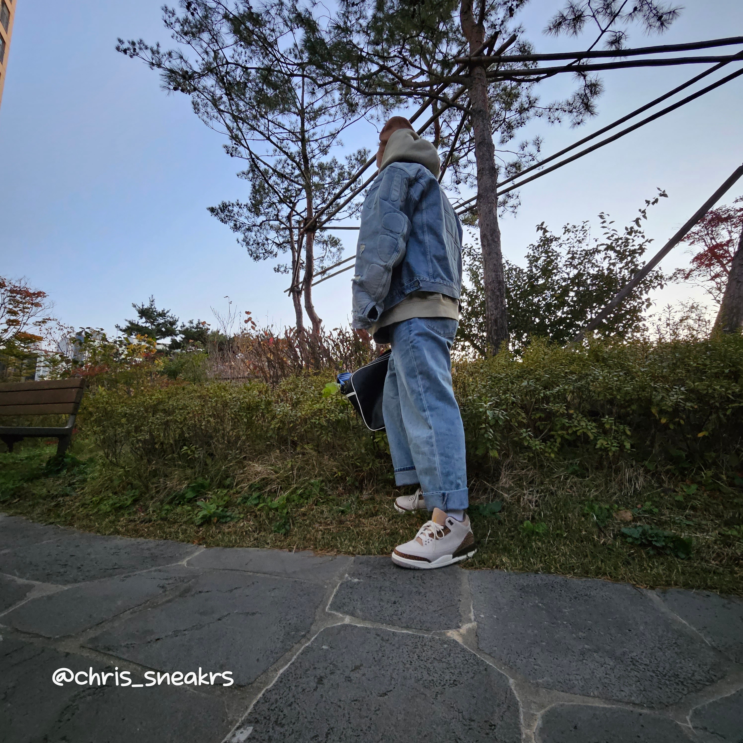 Yeezy Gap Engineered By Balenciaga Padded Denim Jacket Blue, Jordan 3 Retro Orewood Brown 착용 스타일 - 1
