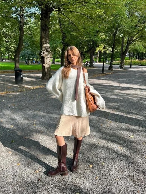 (W) UGG Classic Ultra Mini Boots Chestnut, (W) Zara Buckled Biker Flat Ankle Boots Brown 착용 스타일 - 5