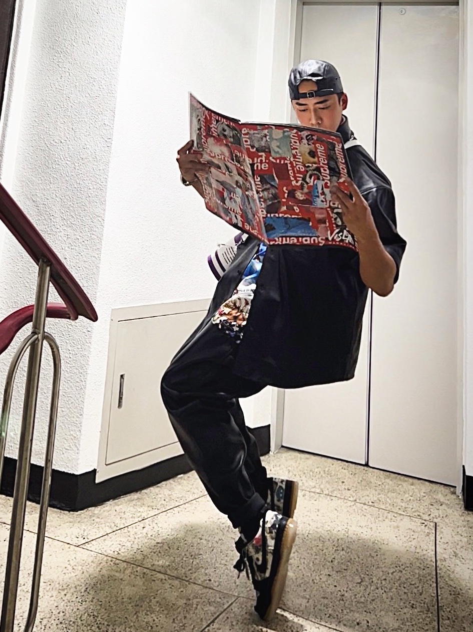 Supreme Leather Camp Cap Black - 21SS, Supreme Leather S/S Work Shirt Black - 23FW 착용 스타일 - 1