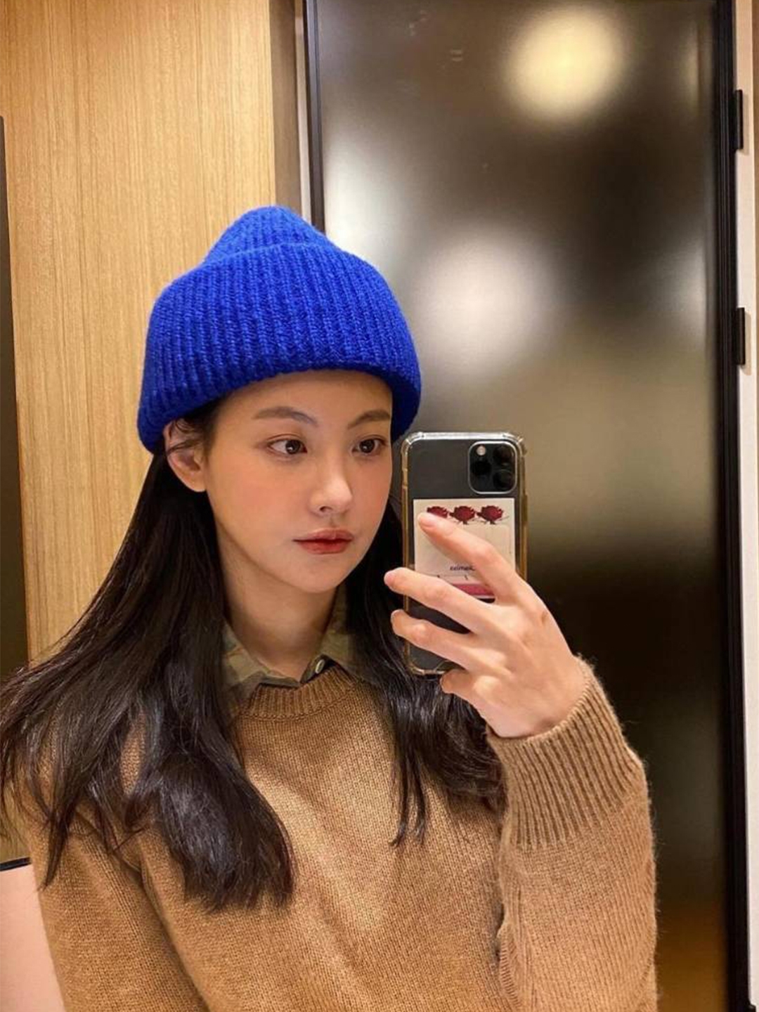 Ganni Oversized Wool Beanie Kalamata, Ader Error Sig; TRS Tag Beanie 01 Z-Blue 착용 스타일 - 3