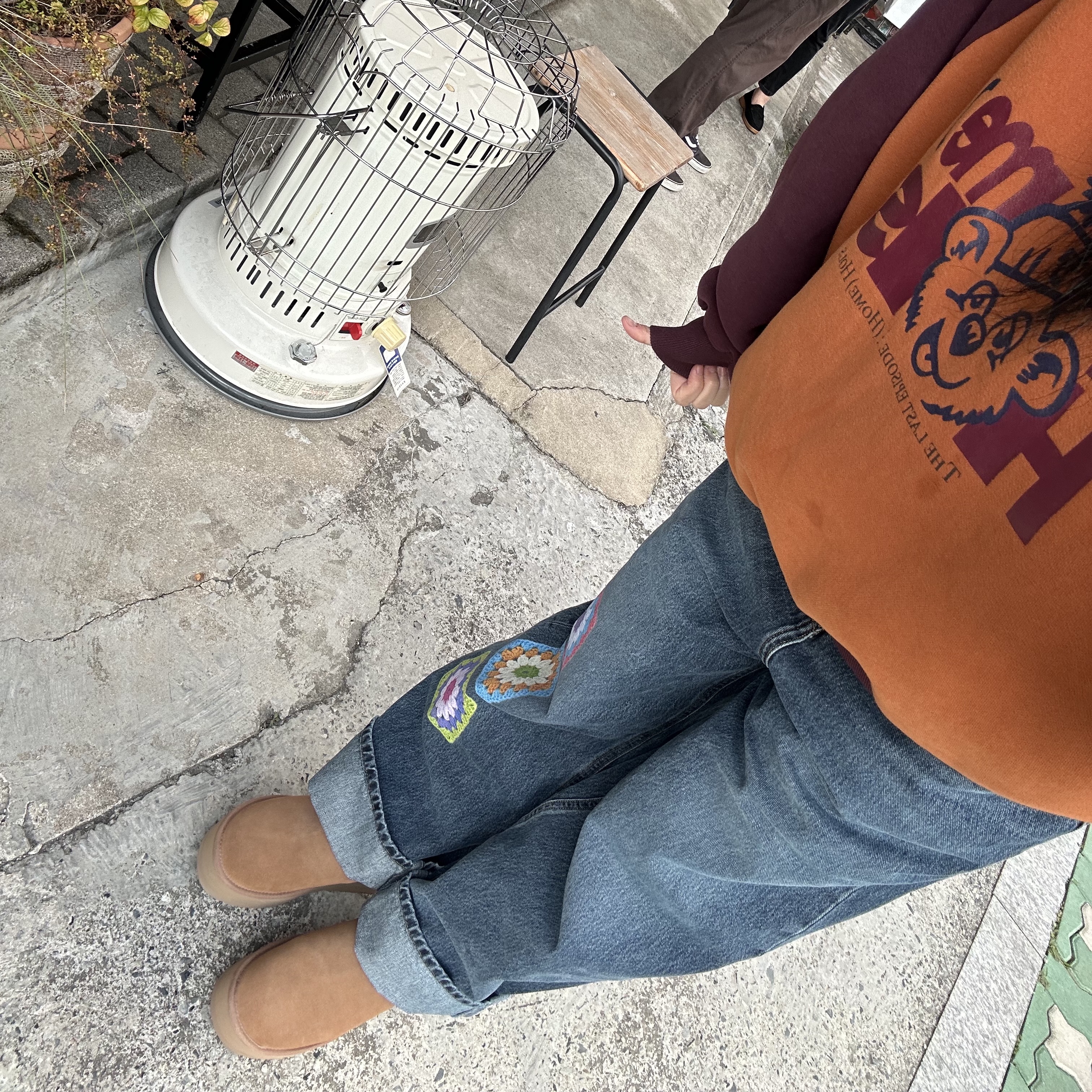 (W) UGG Classic Ultra Mini Platform Boots Chestnut, The North Face 1996 Eco Nuptse Jacket Black 착용 스타일 - 3