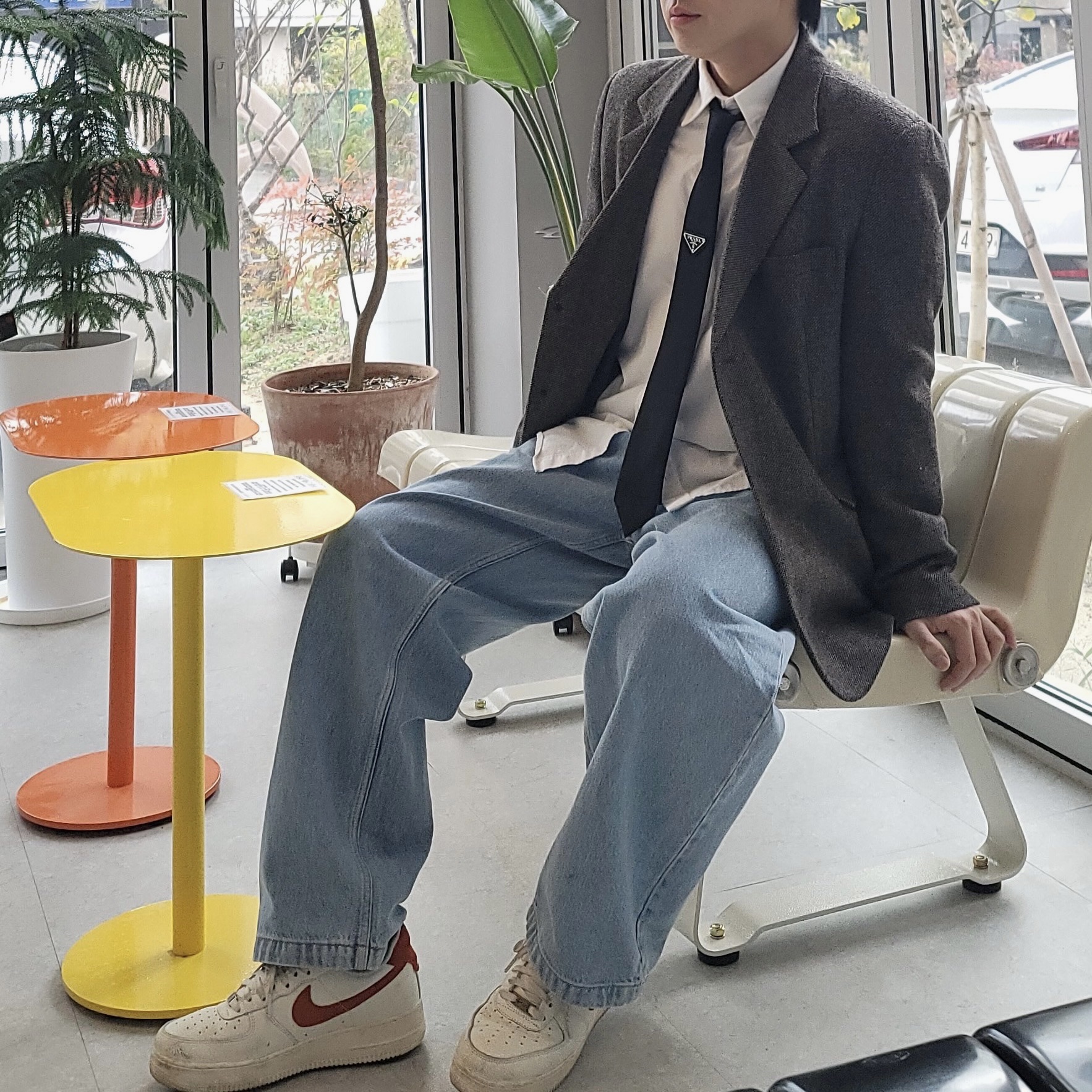 Prada Re-Nylon Gabardine Tie Black, Nike Air Force 1 '07 Craft Mantra Orange 착용 스타일 - 1
