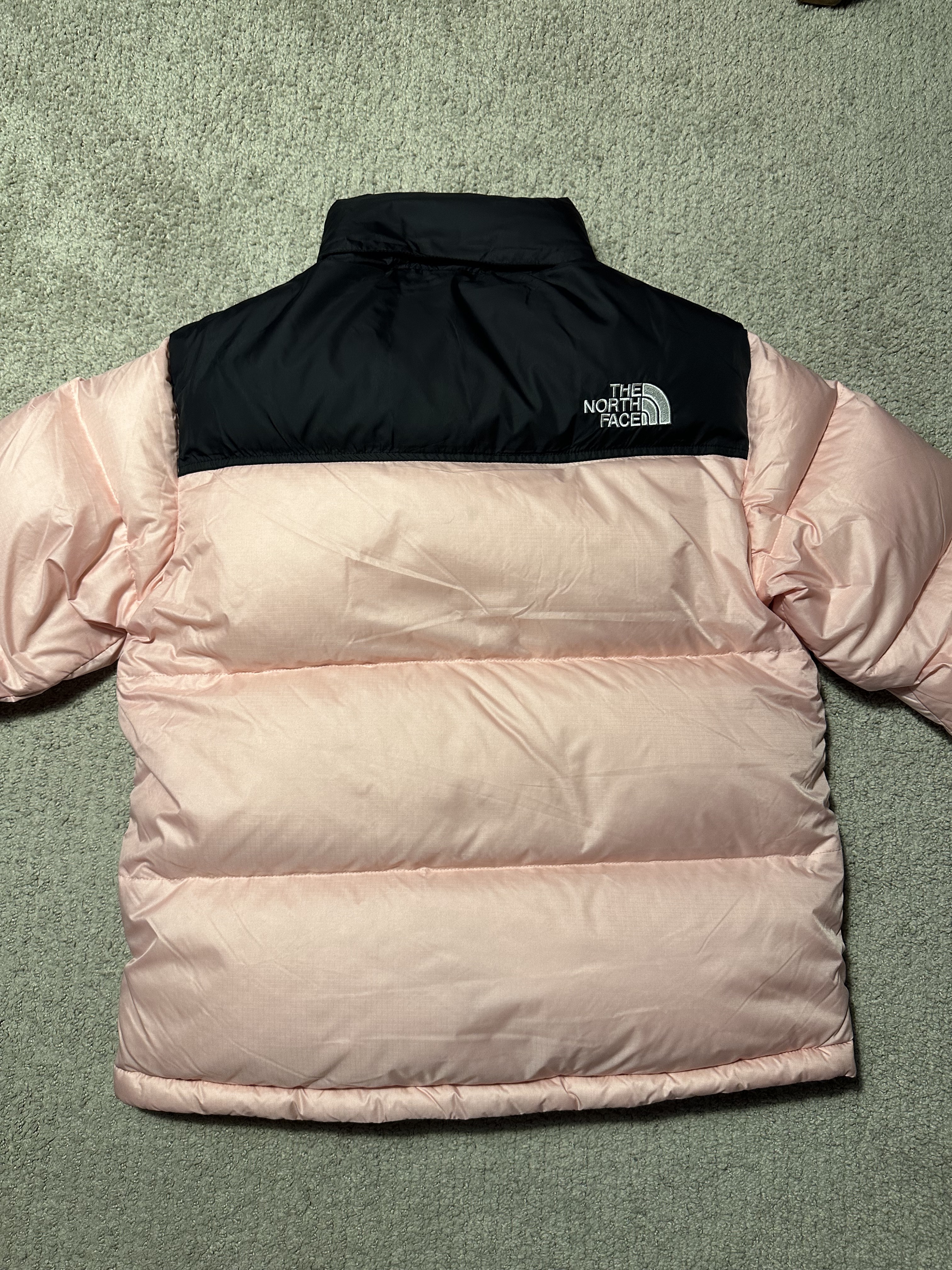 (W) Salomon Contour Down Jacket Chocolate, (W) The North Face Nuptse Short Jacket Pastel Pink 착용 스타일 - 6