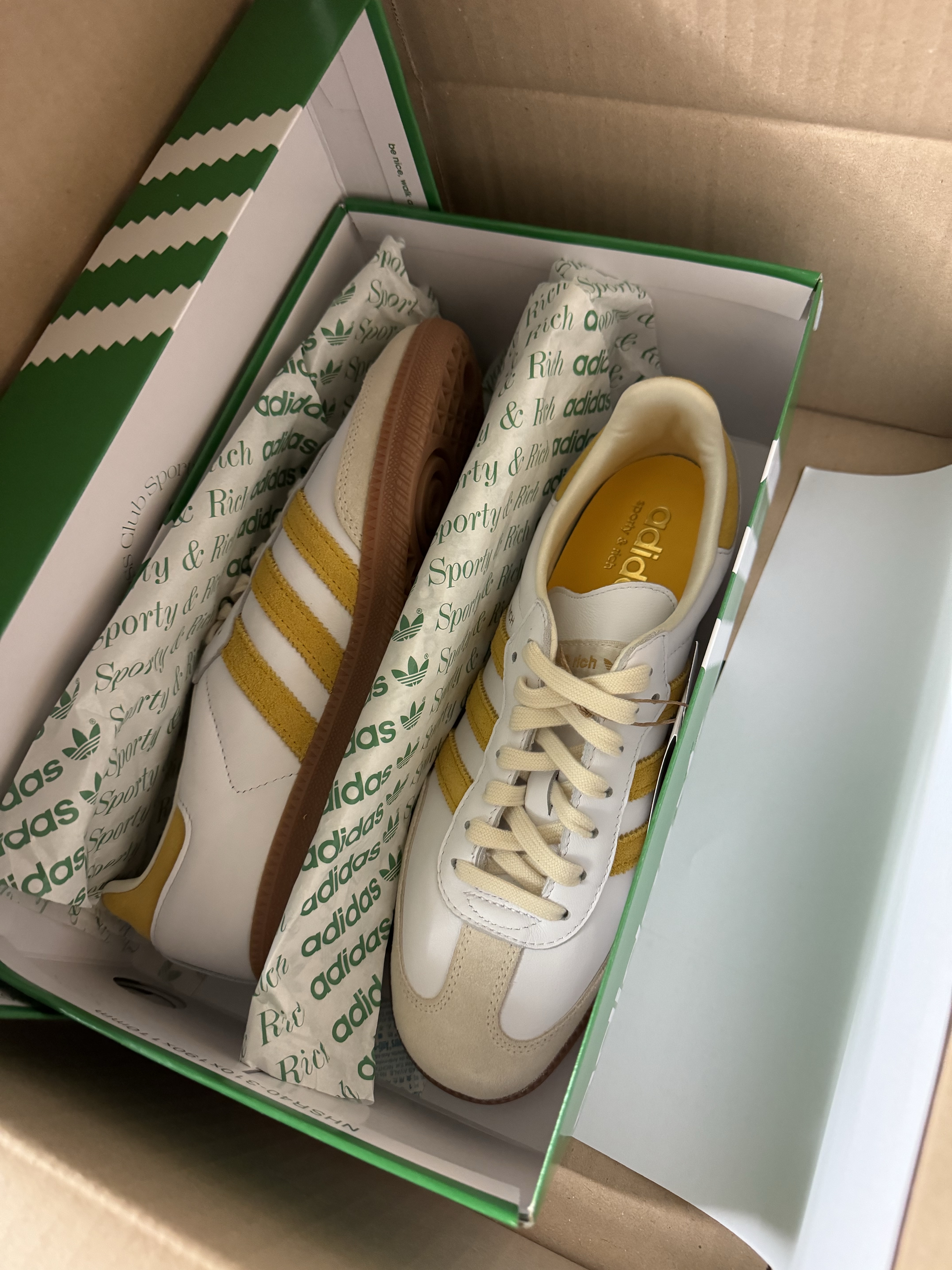 Adidas x Sporty & Rich Samba OG Cloud White Bold Gold 착용 스타일 - 1