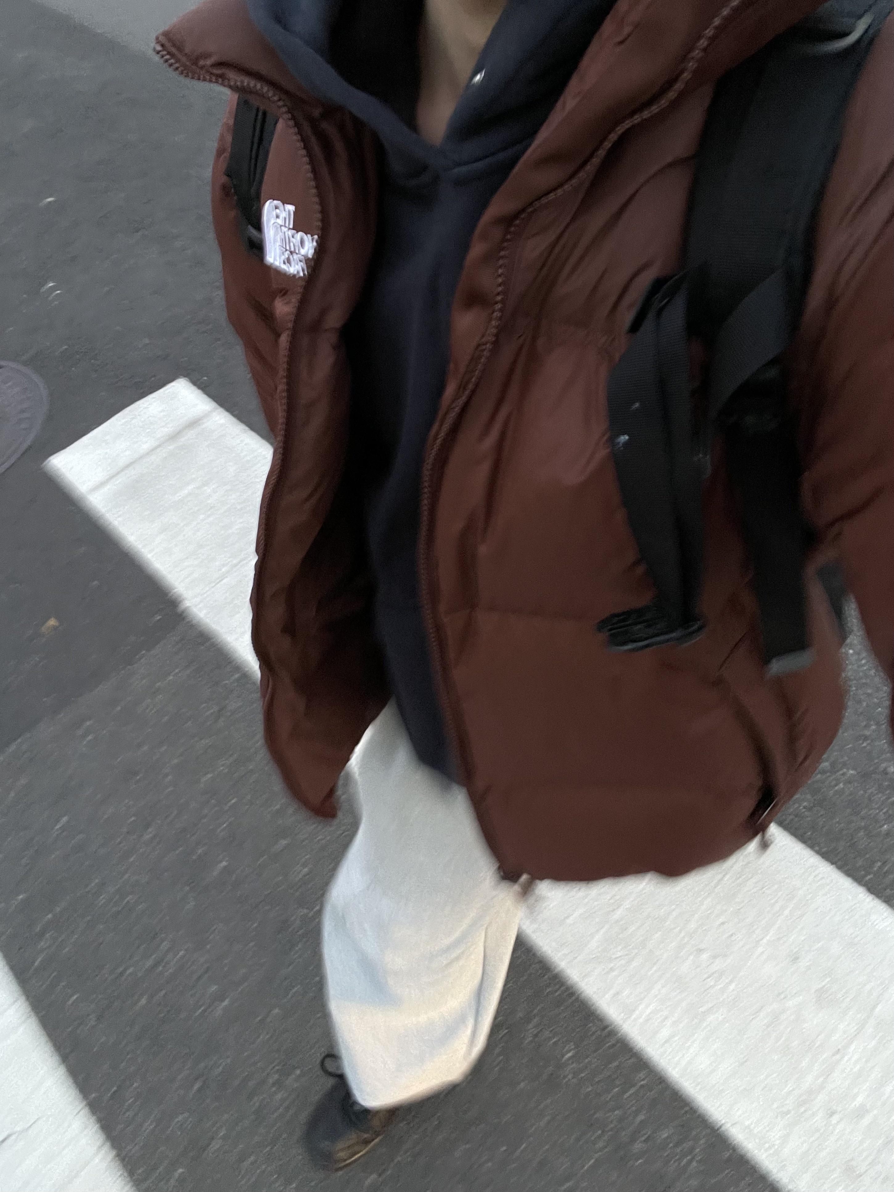 The North Face 1996 Retro Nuptse Jacket Dark Oak, Nike Air Force 1 '07 Low Triple Black 착용 스타일