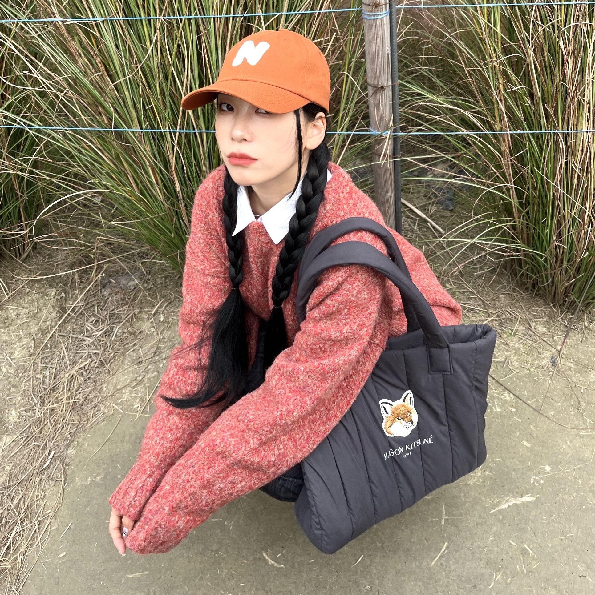 Asics Jog 100 S SMU Sheet Rock Pure Silver - 2E Wide, Maison Kitsune x Laneige Padded Bag Navy 착용 스타일 - 3