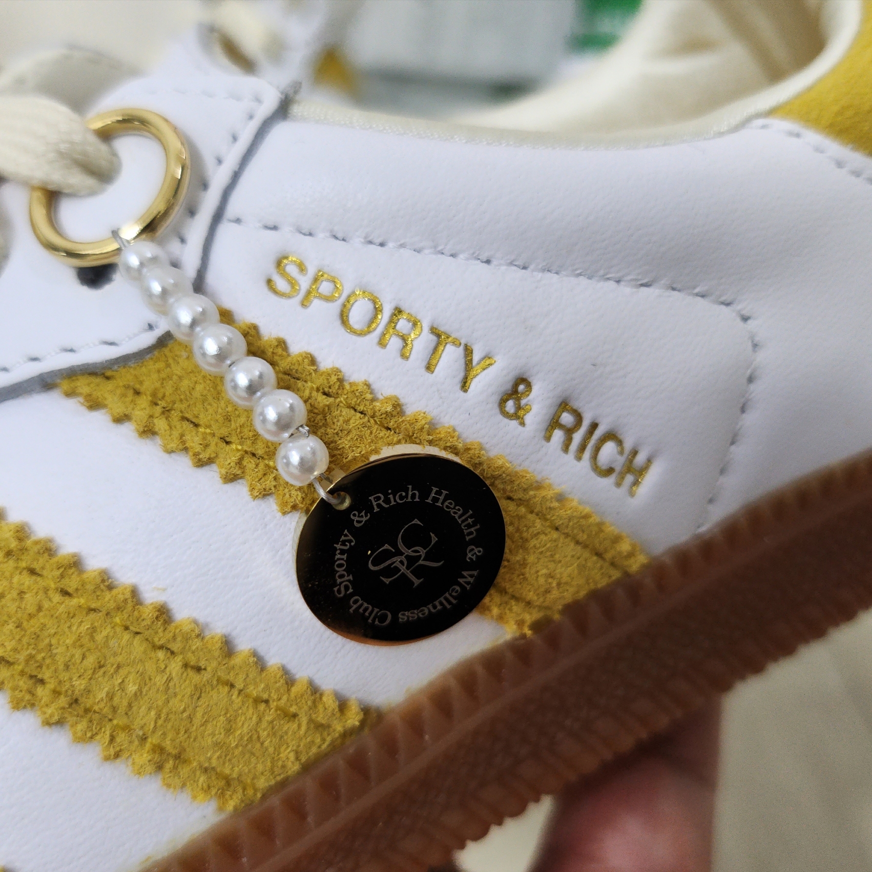 Adidas x Sporty & Rich Samba OG Cloud White Bold Gold 착용 스타일 - 3