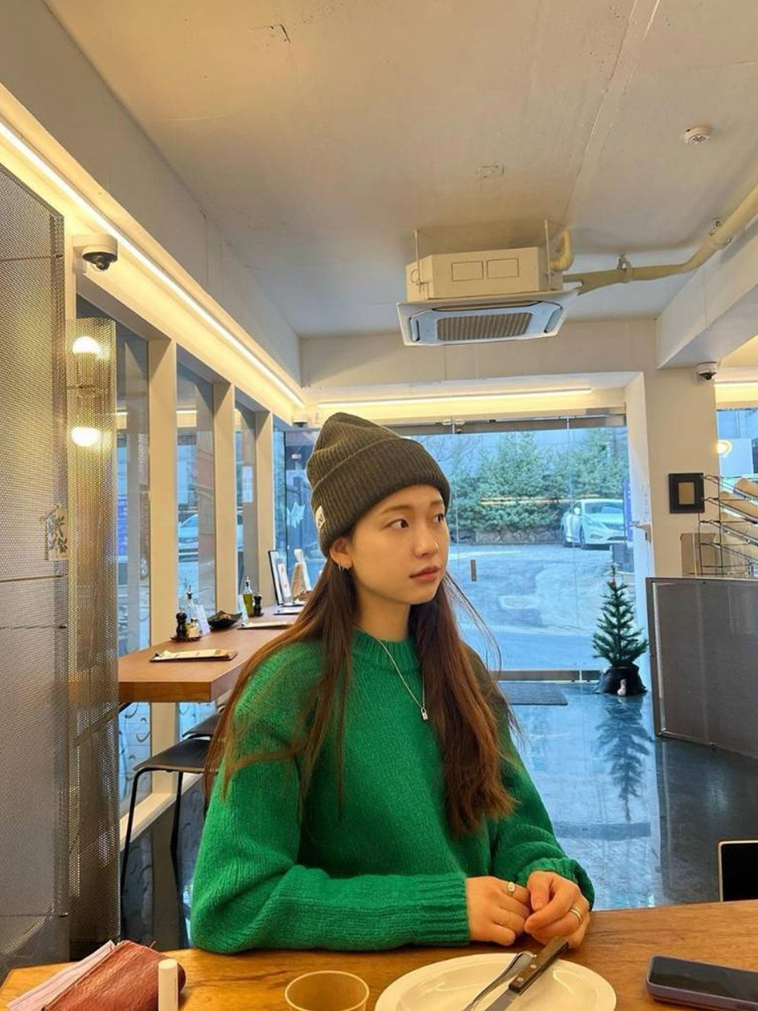 Ganni Oversized Wool Beanie Kalamata, Ader Error Sig; TRS Tag Beanie 01 Z-Blue 착용 스타일 - 2