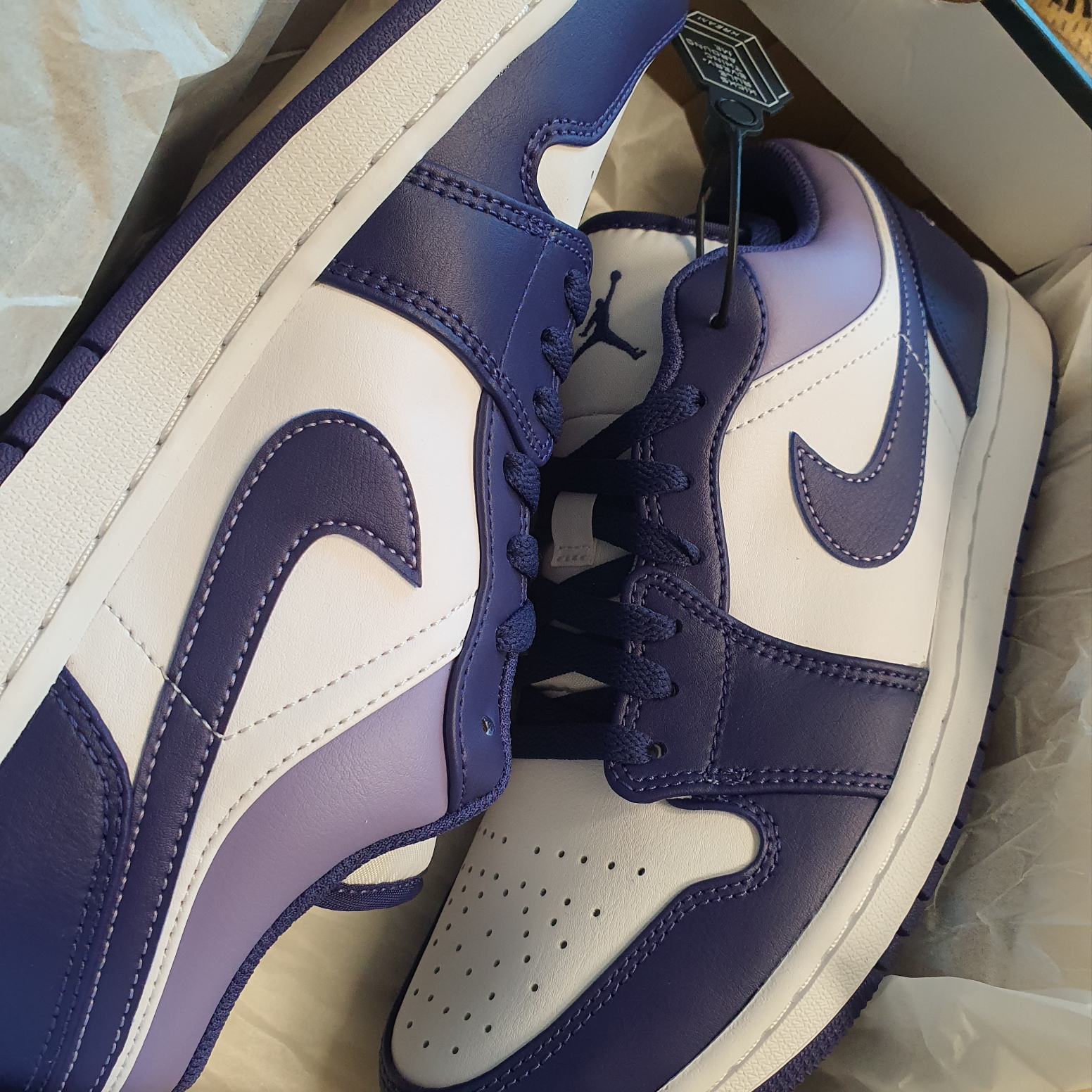 Jordan 1 Low Sky J Purple White 착용 스타일 - 1